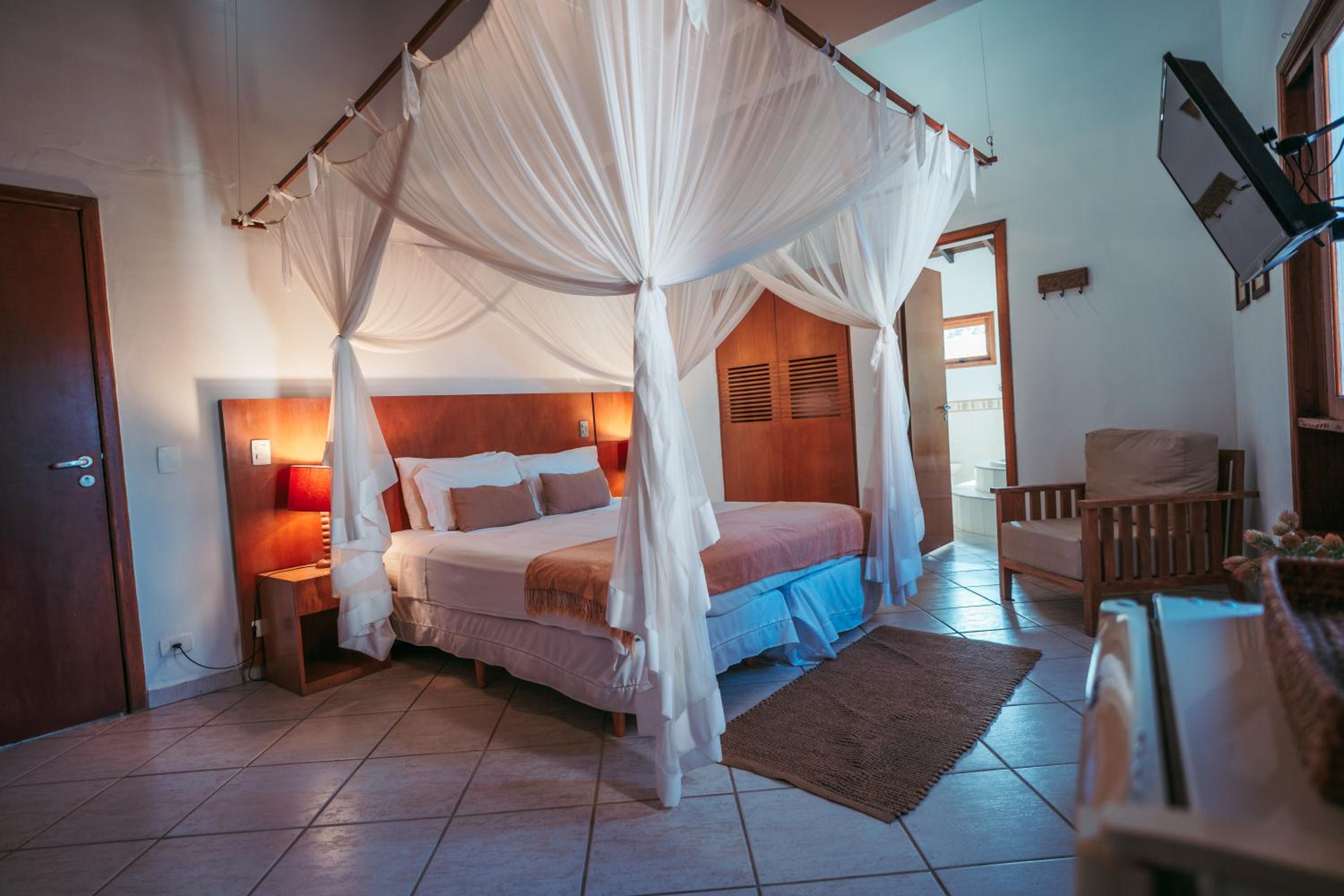 Deluxe Suite with Spa Bath - Photo 2