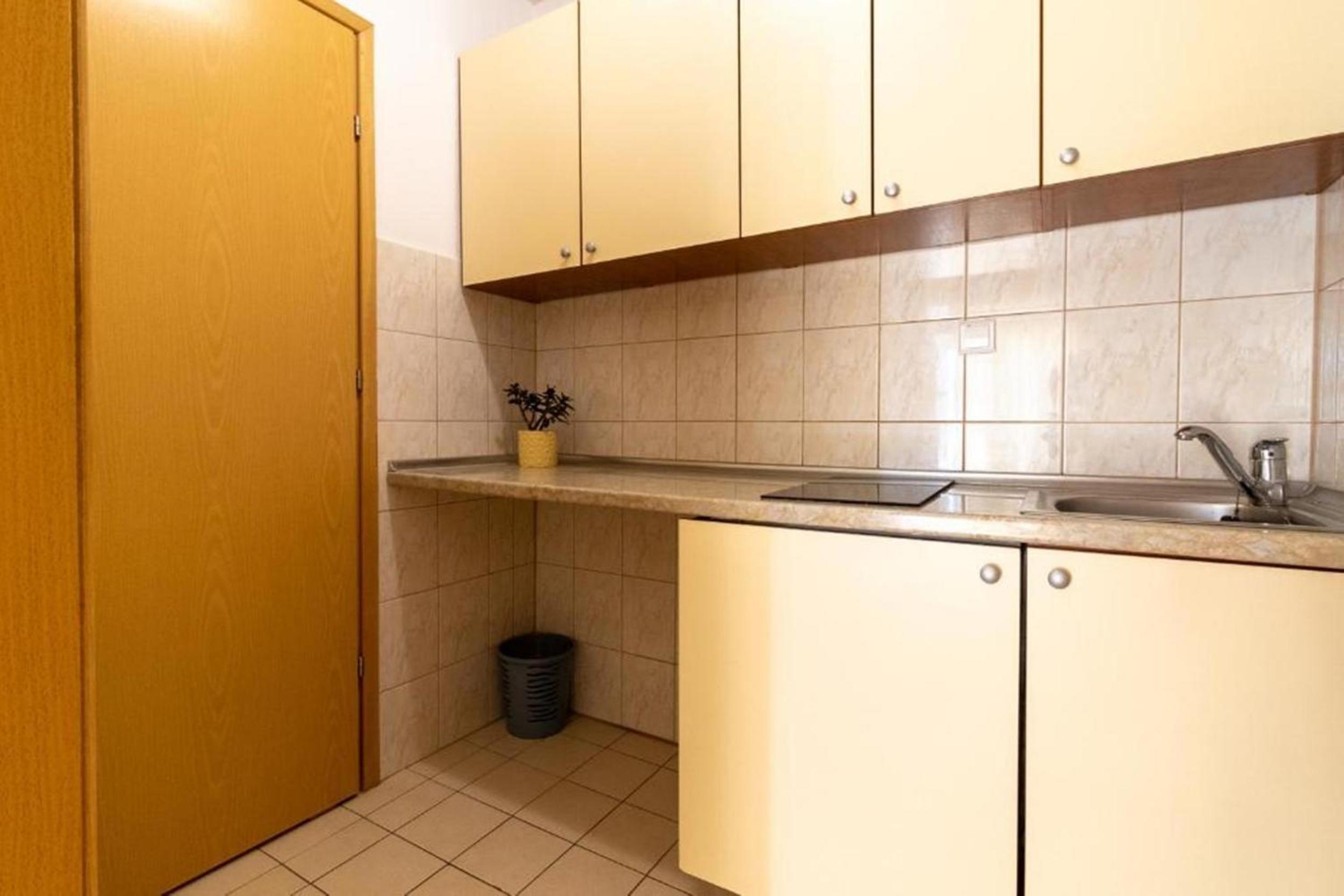 Studio Apartment with Balcony photo 2