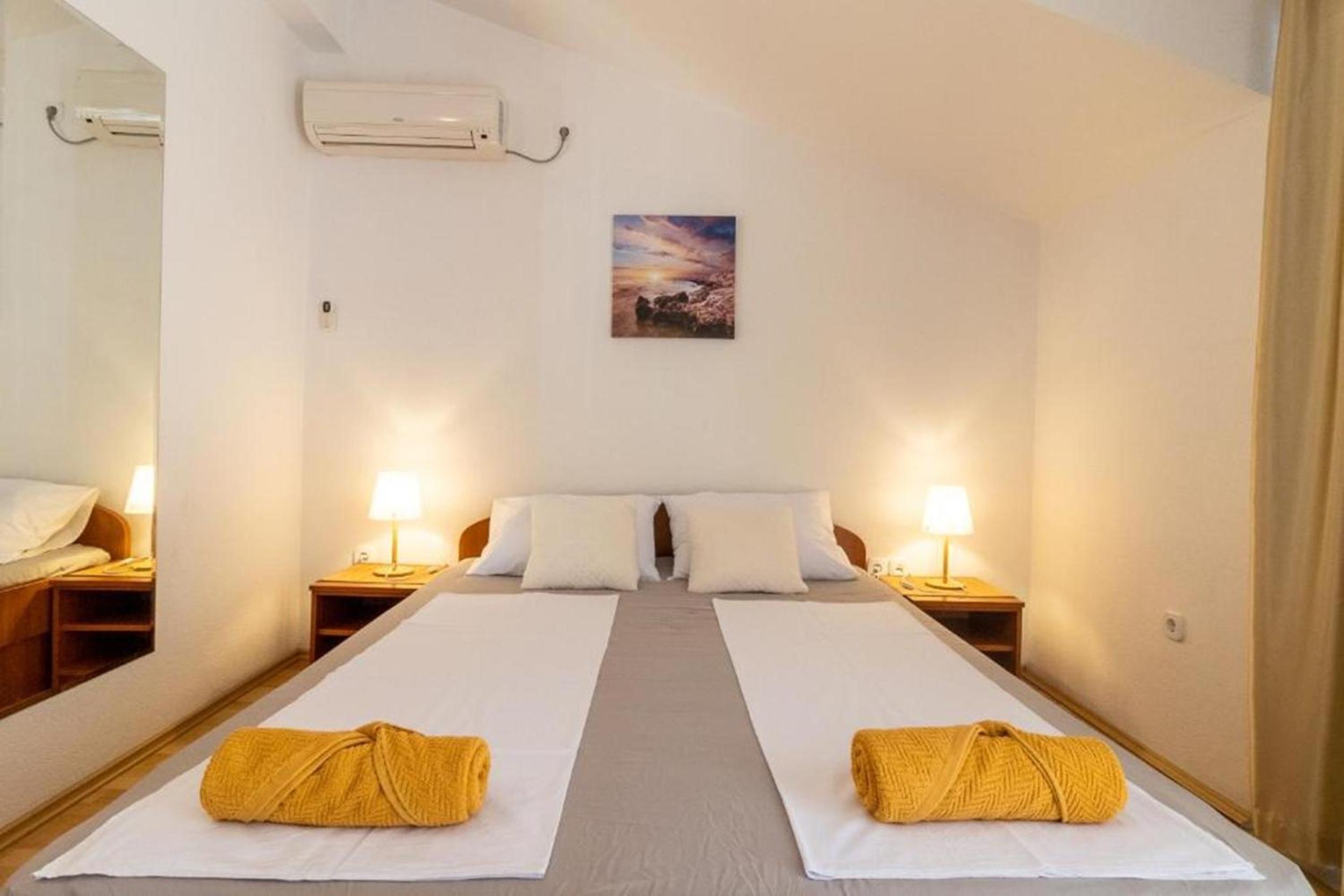 Studio Apartment with Balcony photo 1