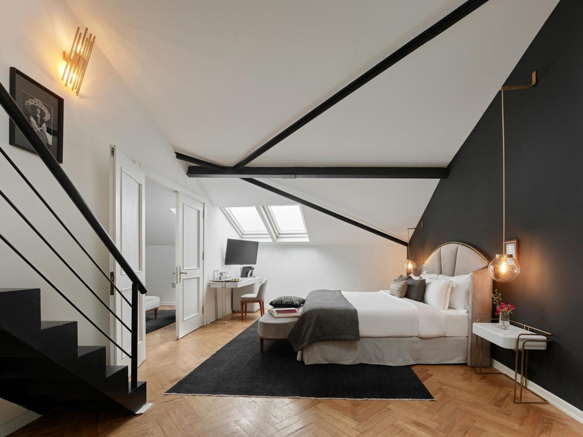Deluxe Interconnected Family Suite photo 1