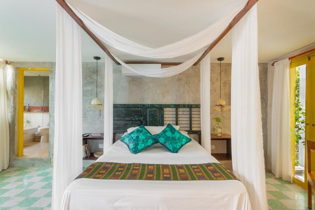 Deluxe Double Room with Bath photo 2