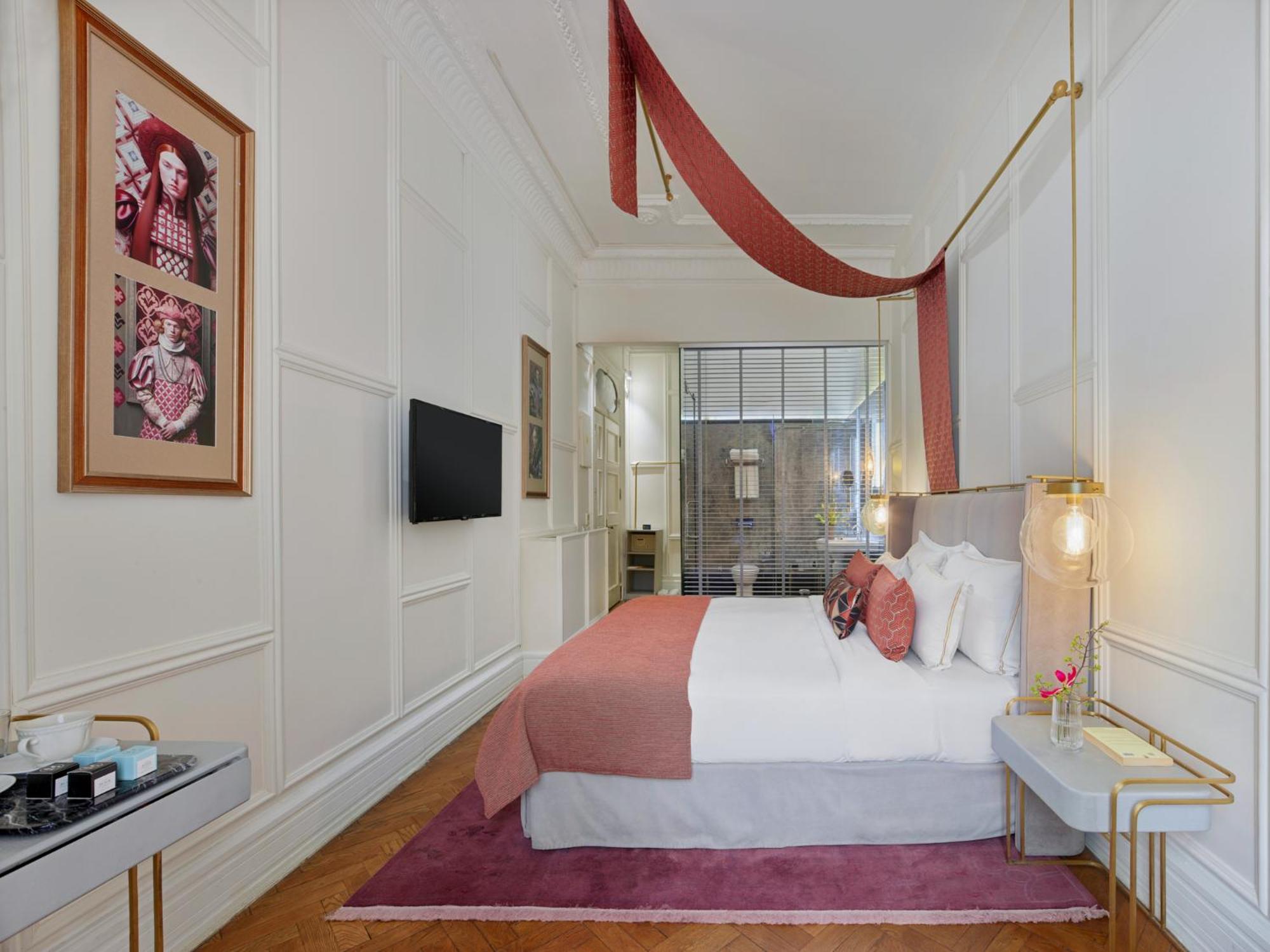Deluxe Double Room with City View photo 1