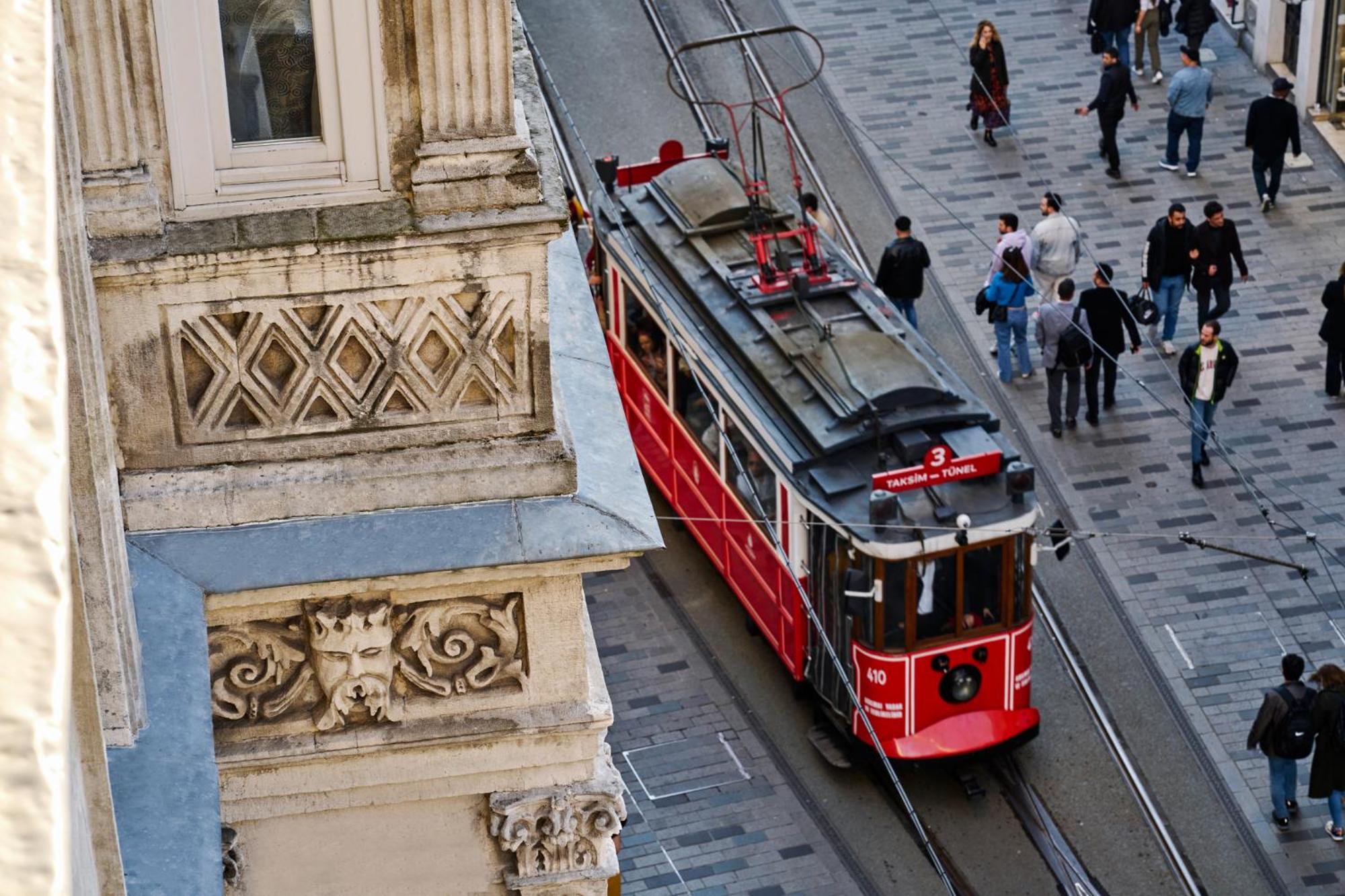 Deluxe Room with Istiklal Avenue View photo 3