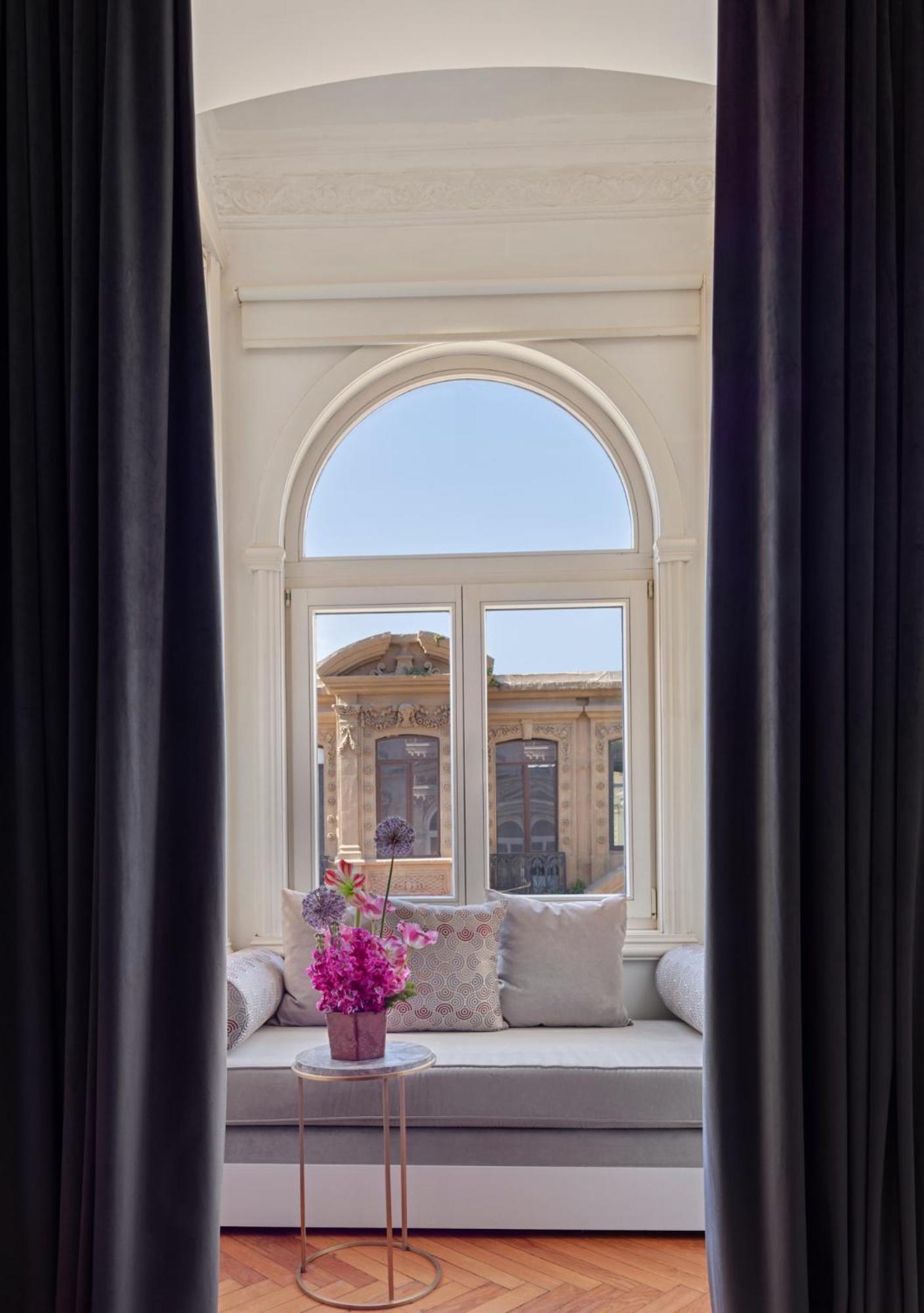Junior Suite with Istiklal Avenue View photo 3