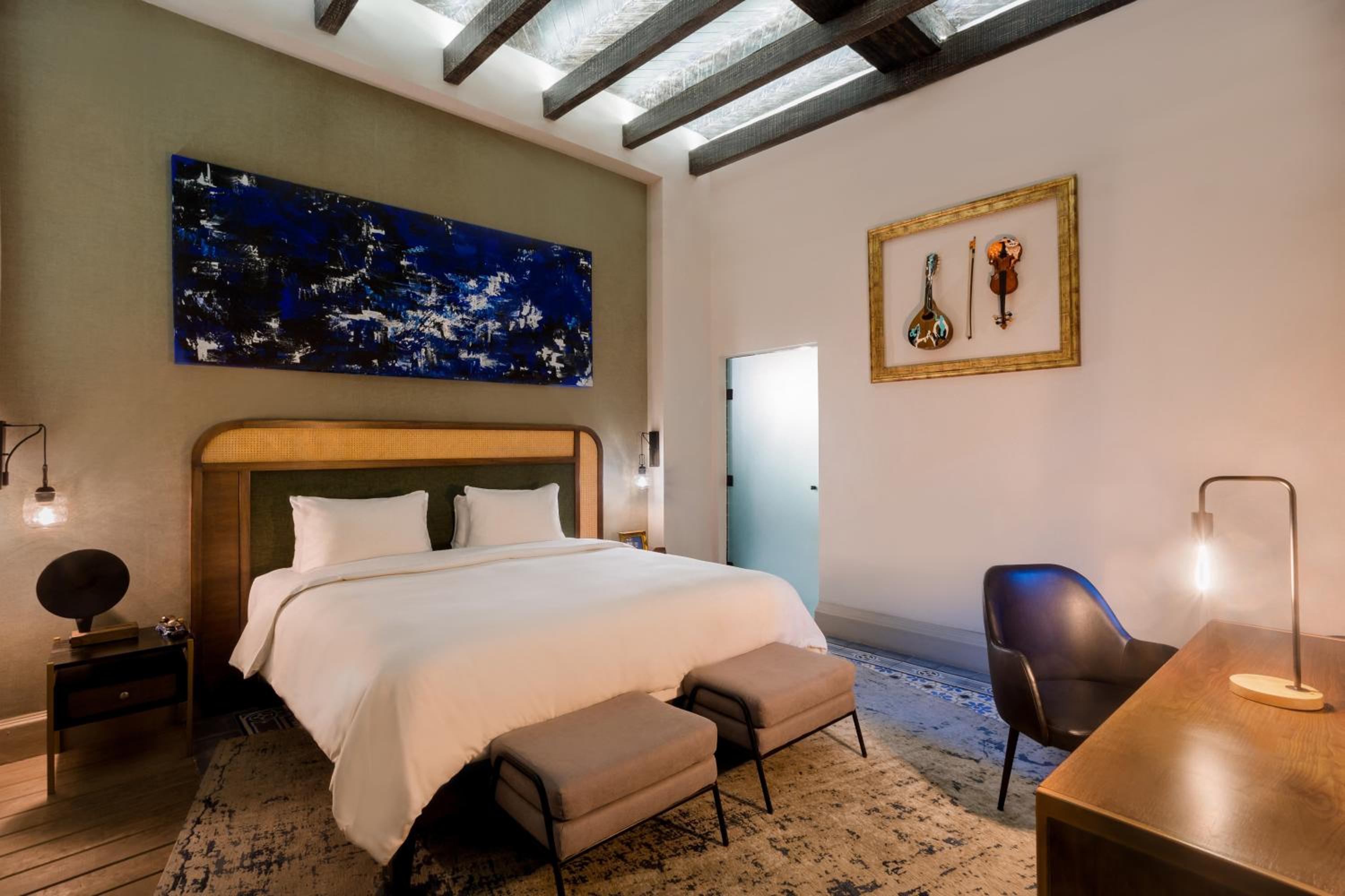 Deluxe Room, 1 King photo 1