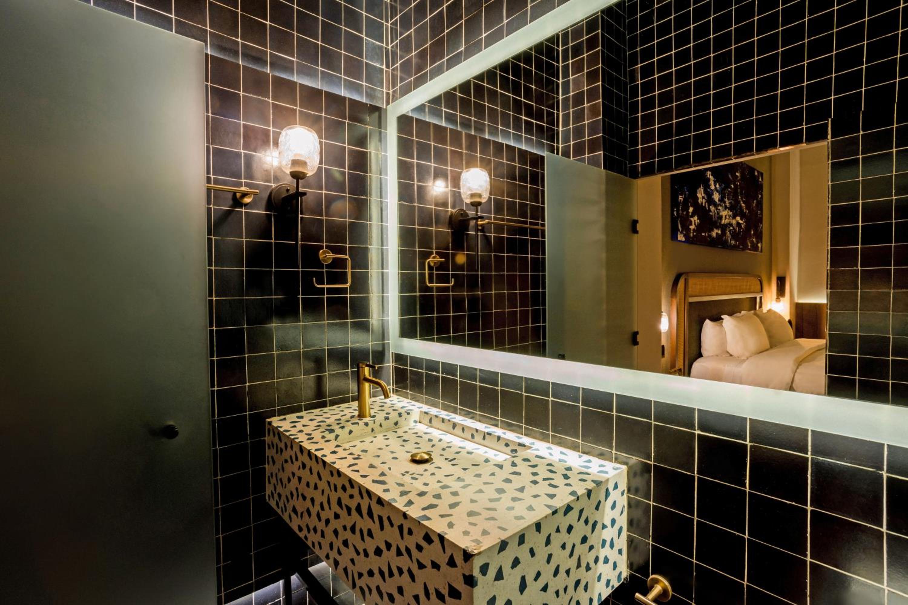  Deluxe Room, 1 King photo 2