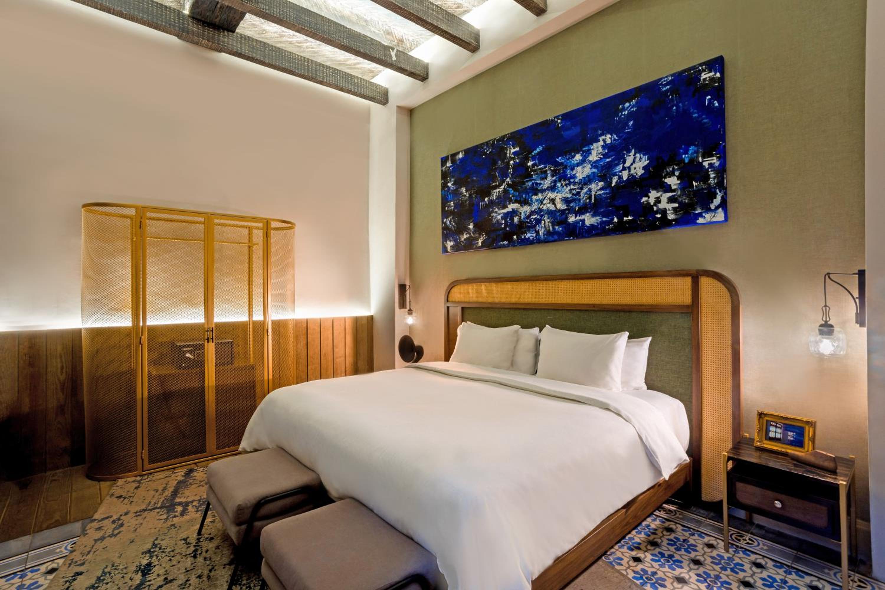  Deluxe Room, 1 King photo 3