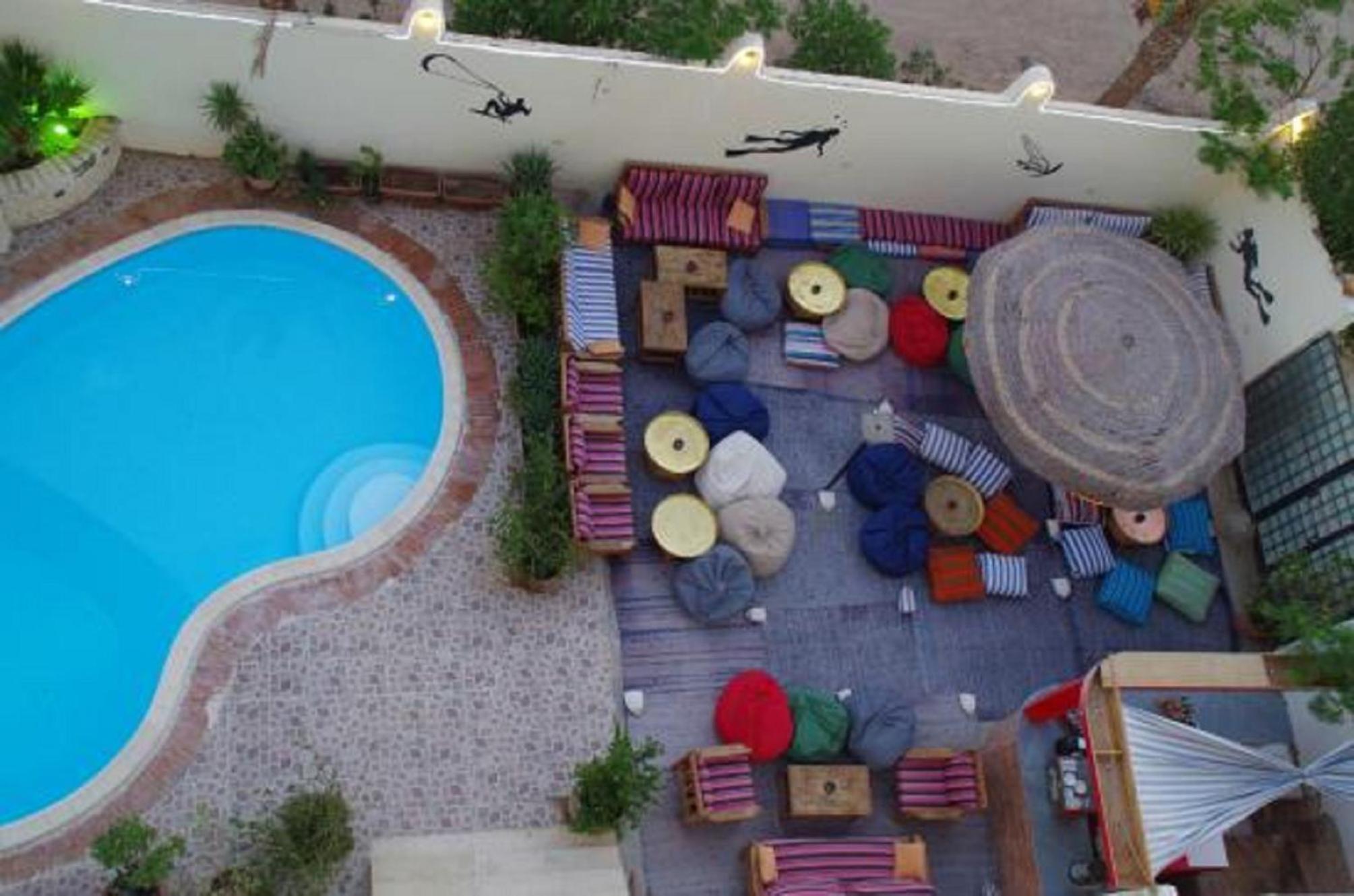 Double Room with Balcony and Sea View - Photo 3