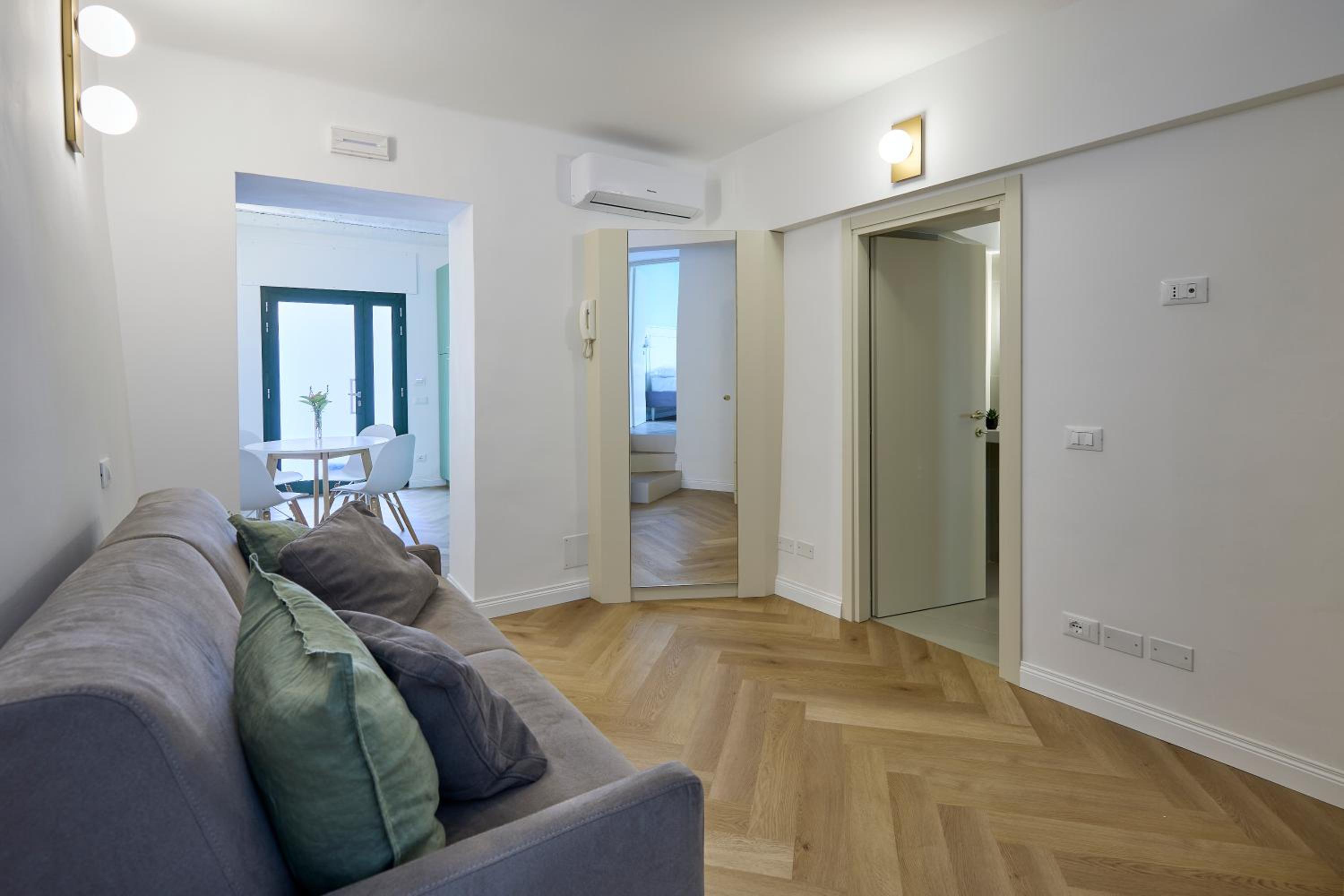 One-Bedroom Apartment photo 1