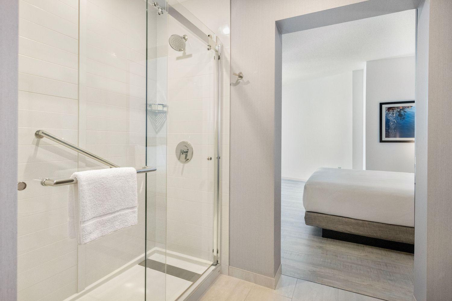 One-Bedroom King Suite with Sofa Bed - Photo 4