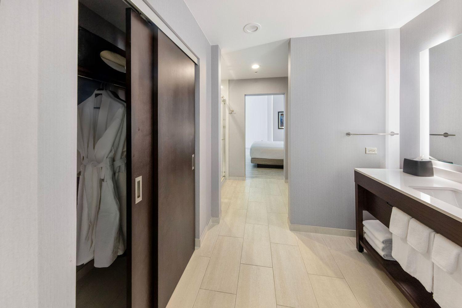One-Bedroom King Suite with Sofa Bed - Photo 3