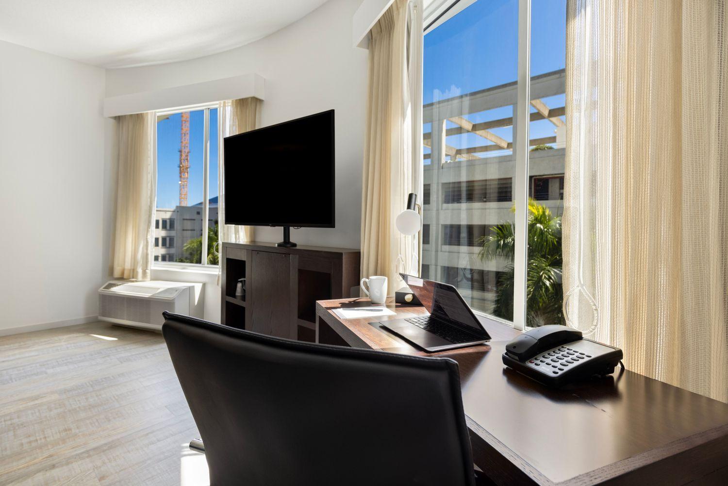 One-Bedroom King Suite with Sofa Bed - Photo 7