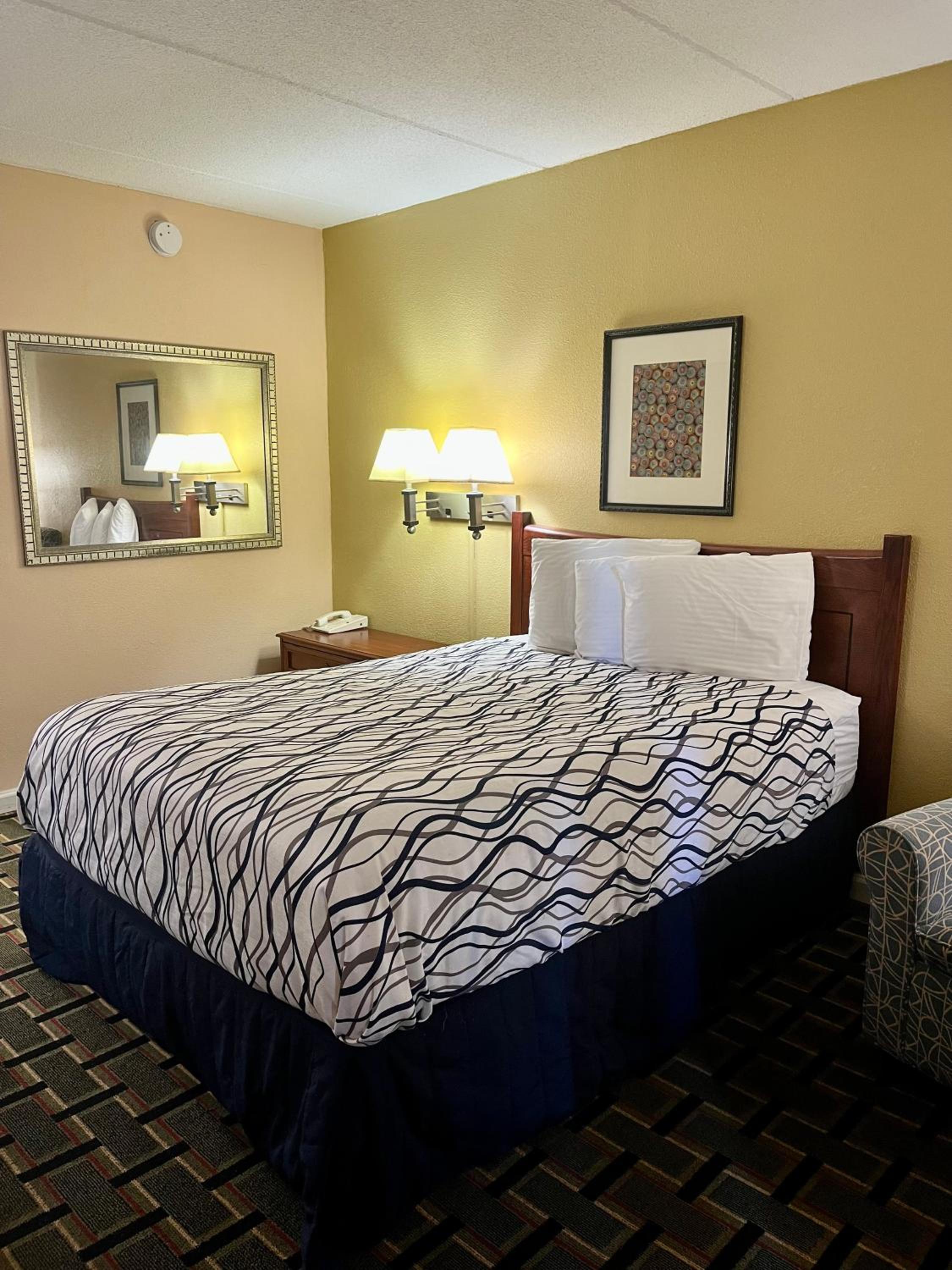 Queen Room - Disability Access photo 2