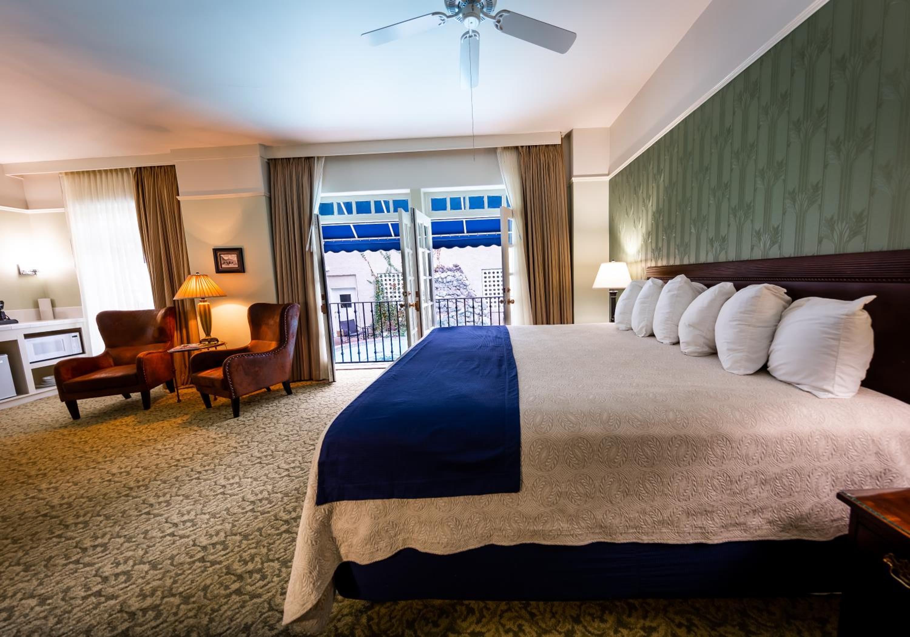 Junior Suite with Pool View photo 1