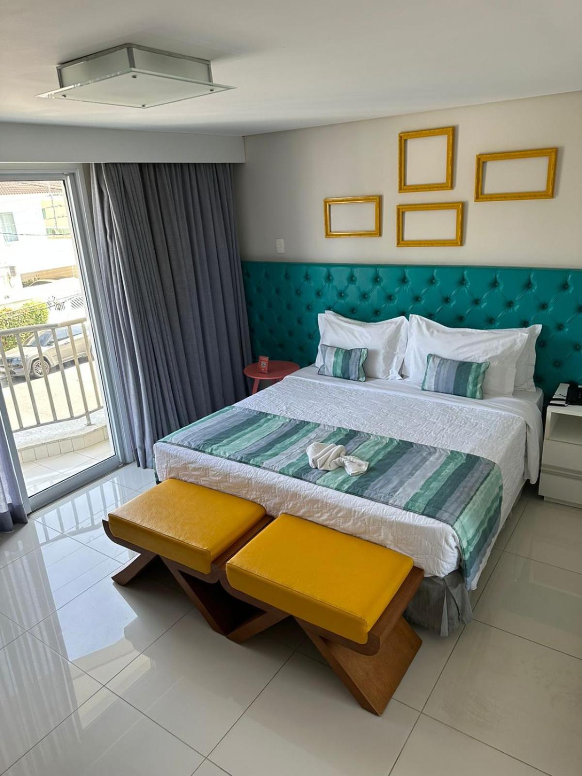 Standard Queen Room with Partial Sea View