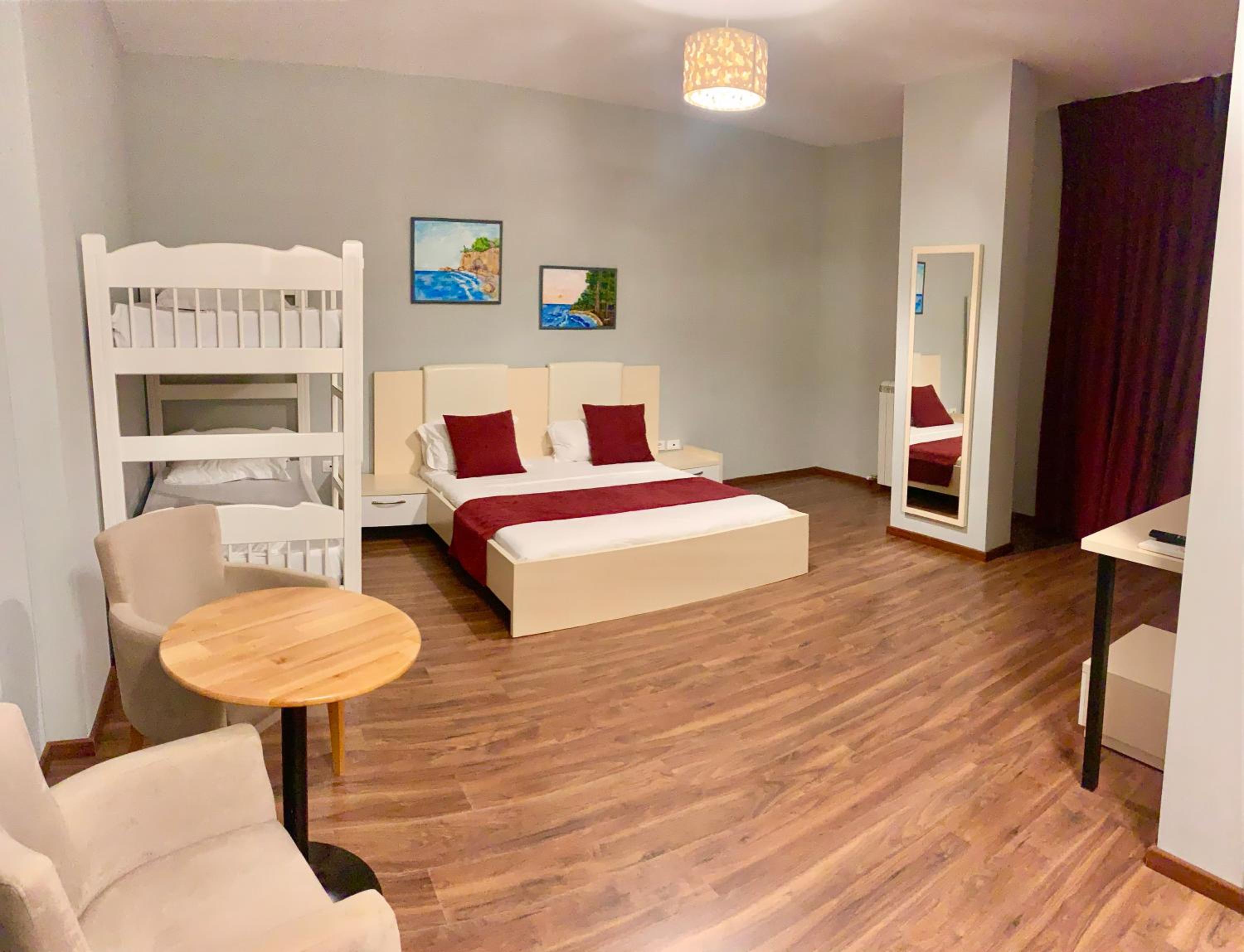 Deluxe Family Room