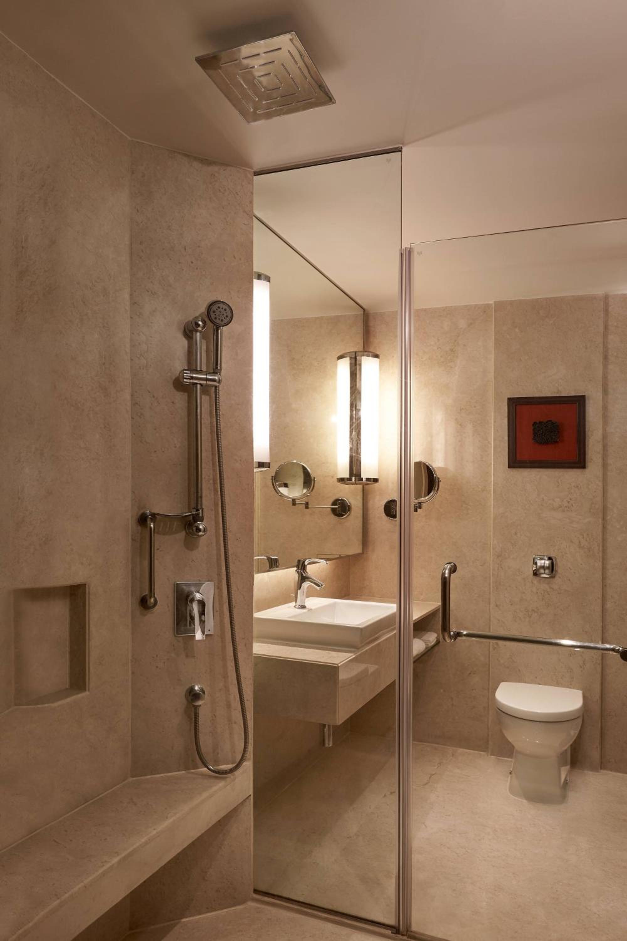 Deluxe King Room with City View - 15% off on Spa and 20% off on Laundry - Photo 3