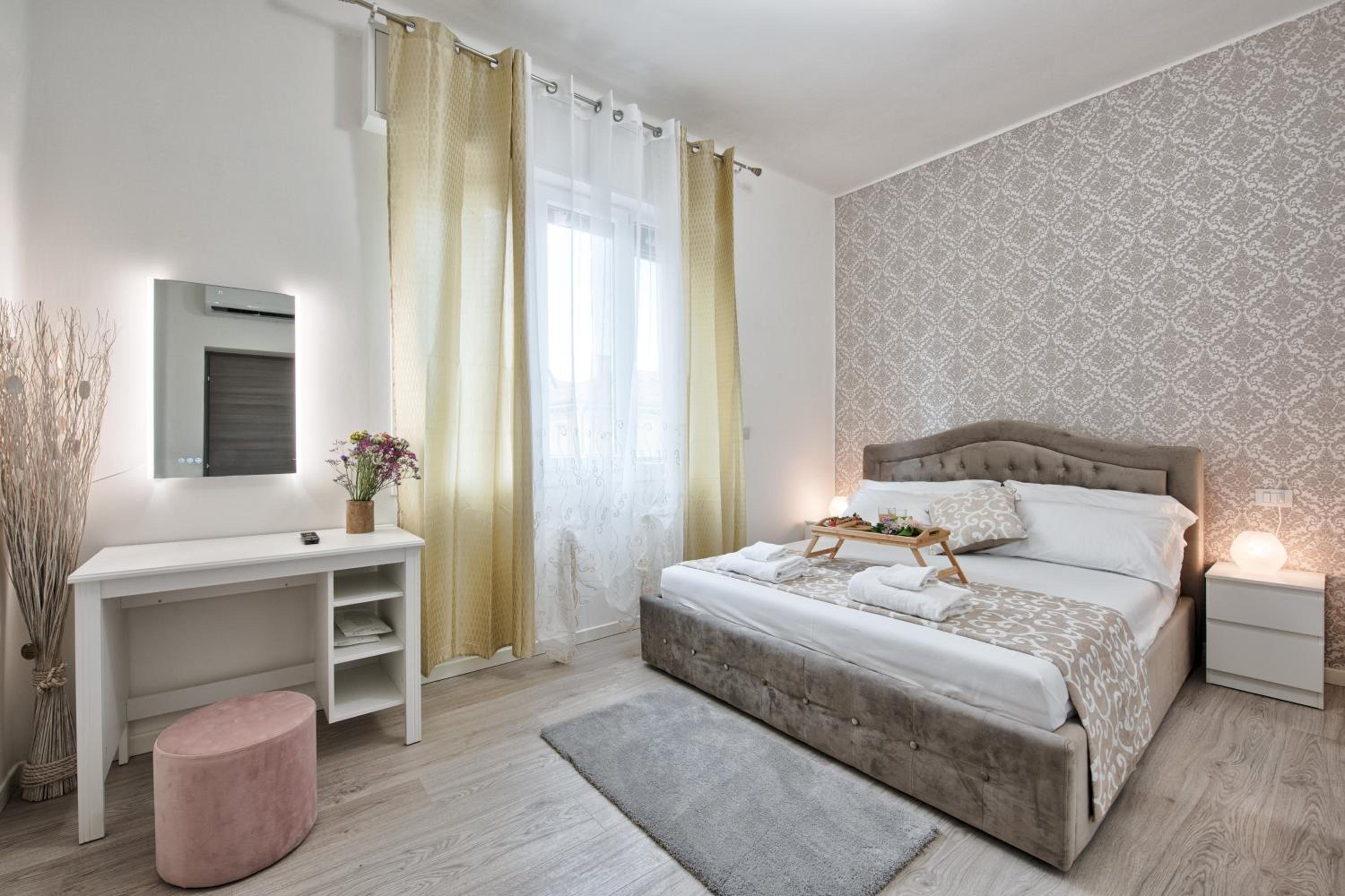 Deluxe Queen Room