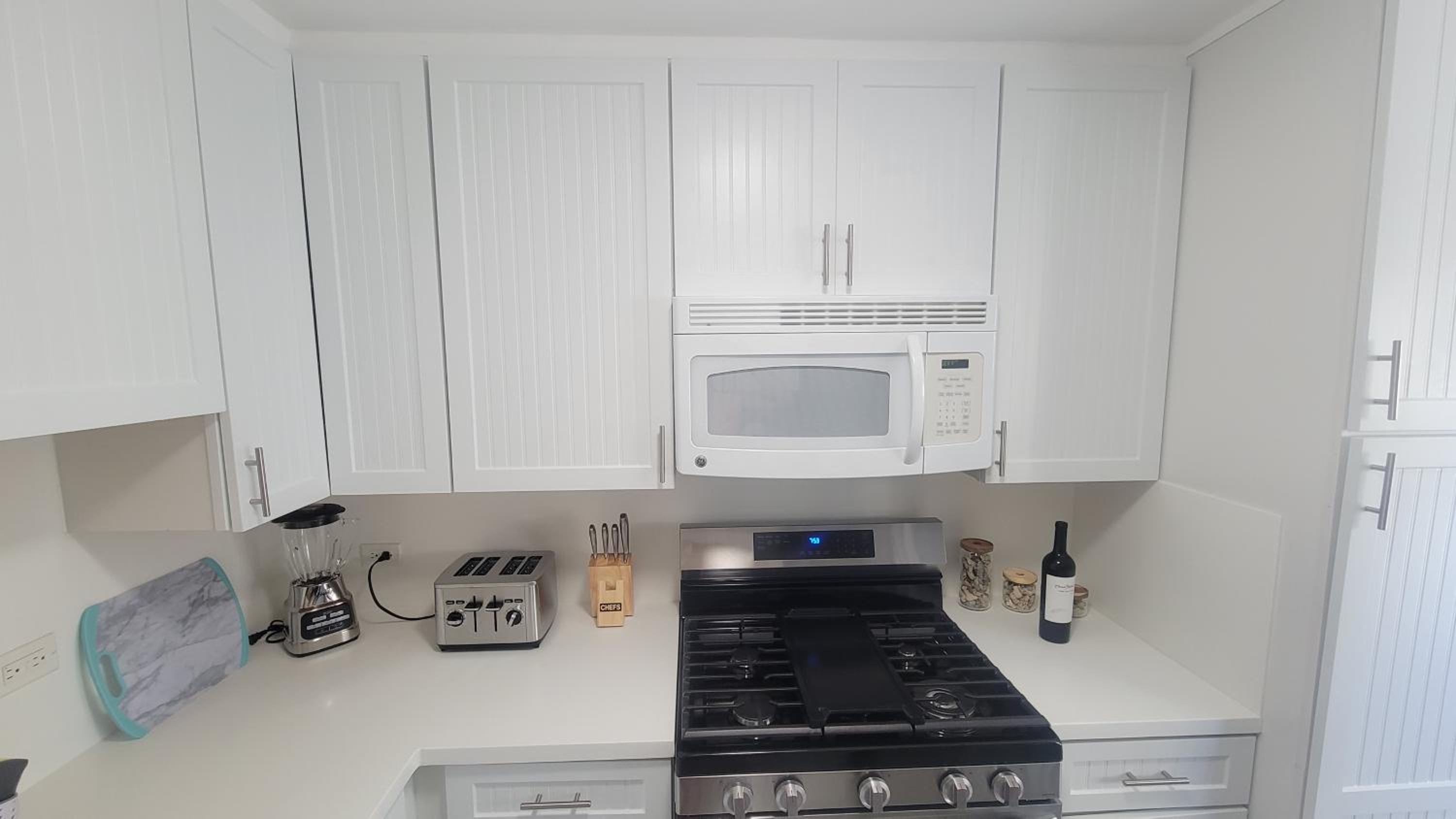Waikiki Condo 2 Bedrooms 2 Bathrooms with 1 free parking space: Two-Bedroom Apartment photo