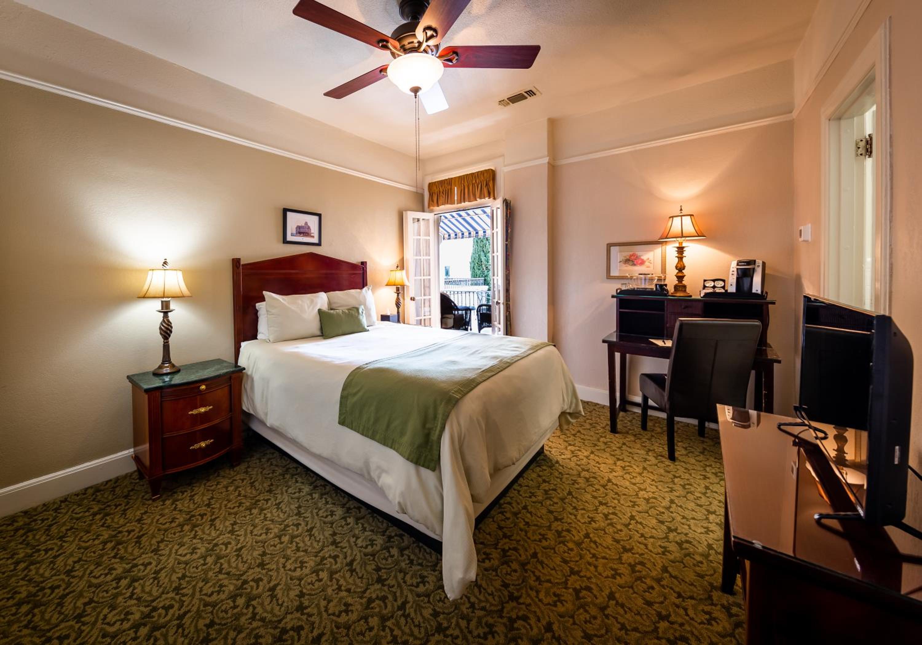 Standard Queen Room