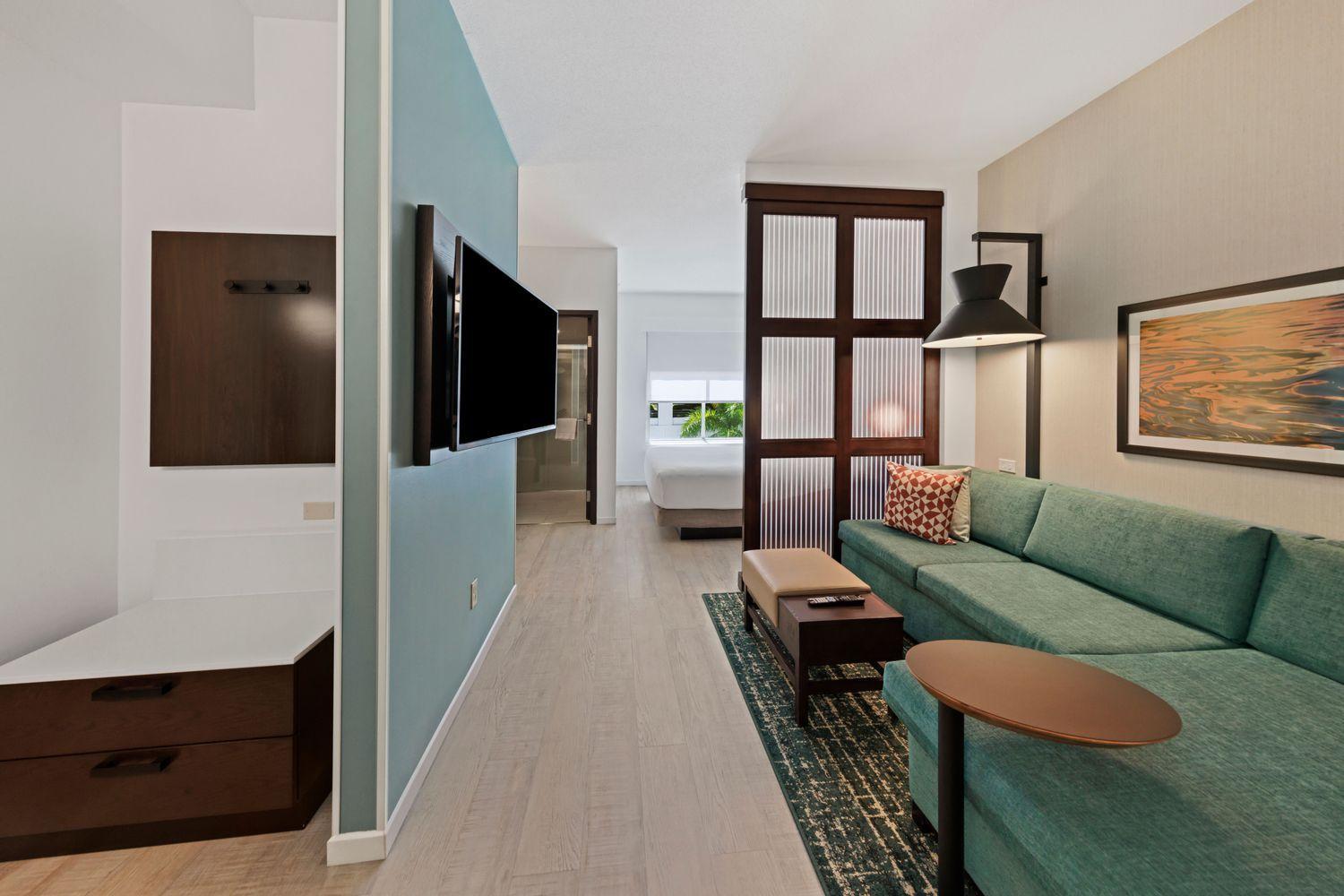 King Room with Sofa Bed - High Floor - Photo 5