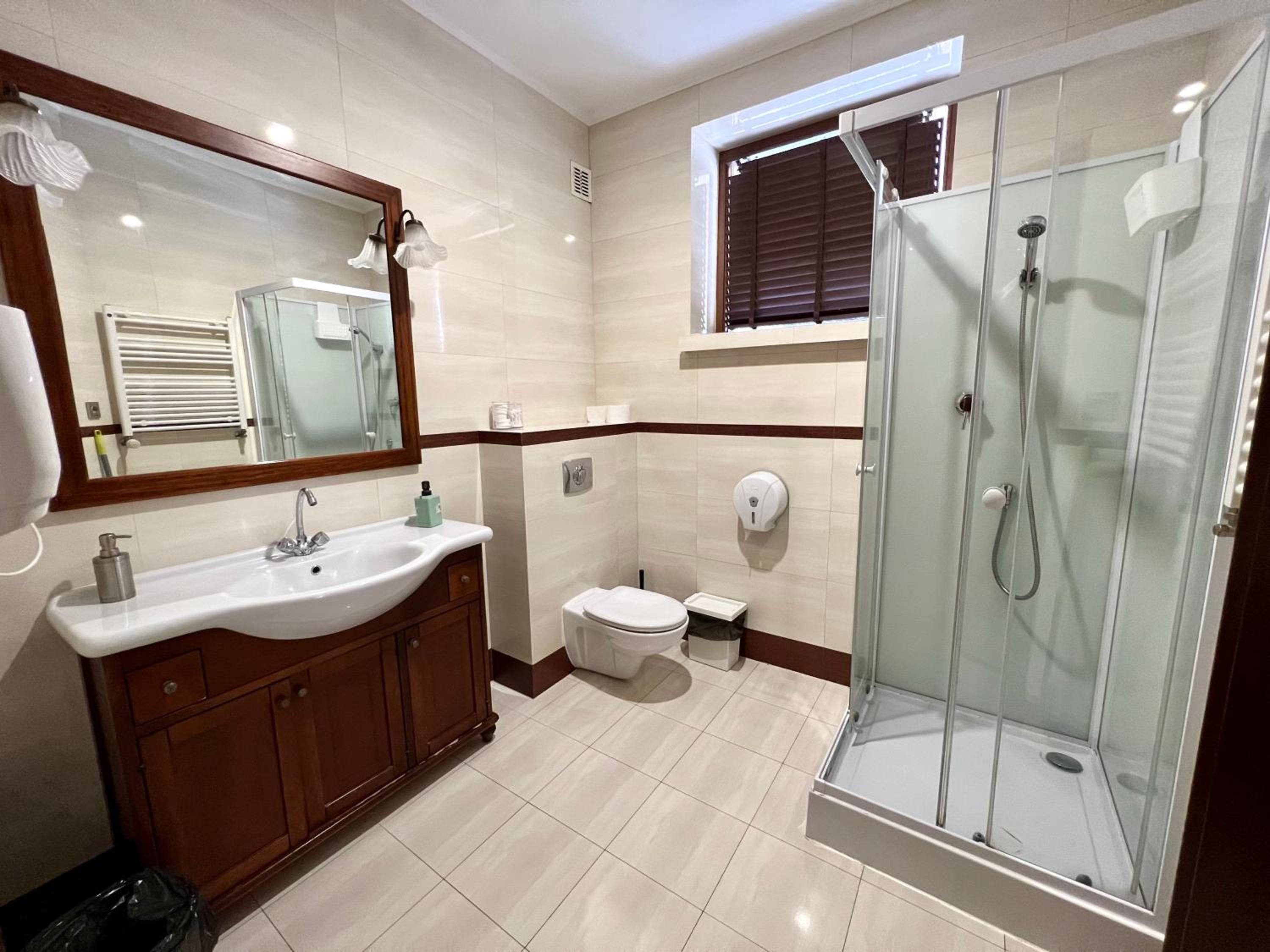 Basic Triple Room with Shared Bathroom photo 3