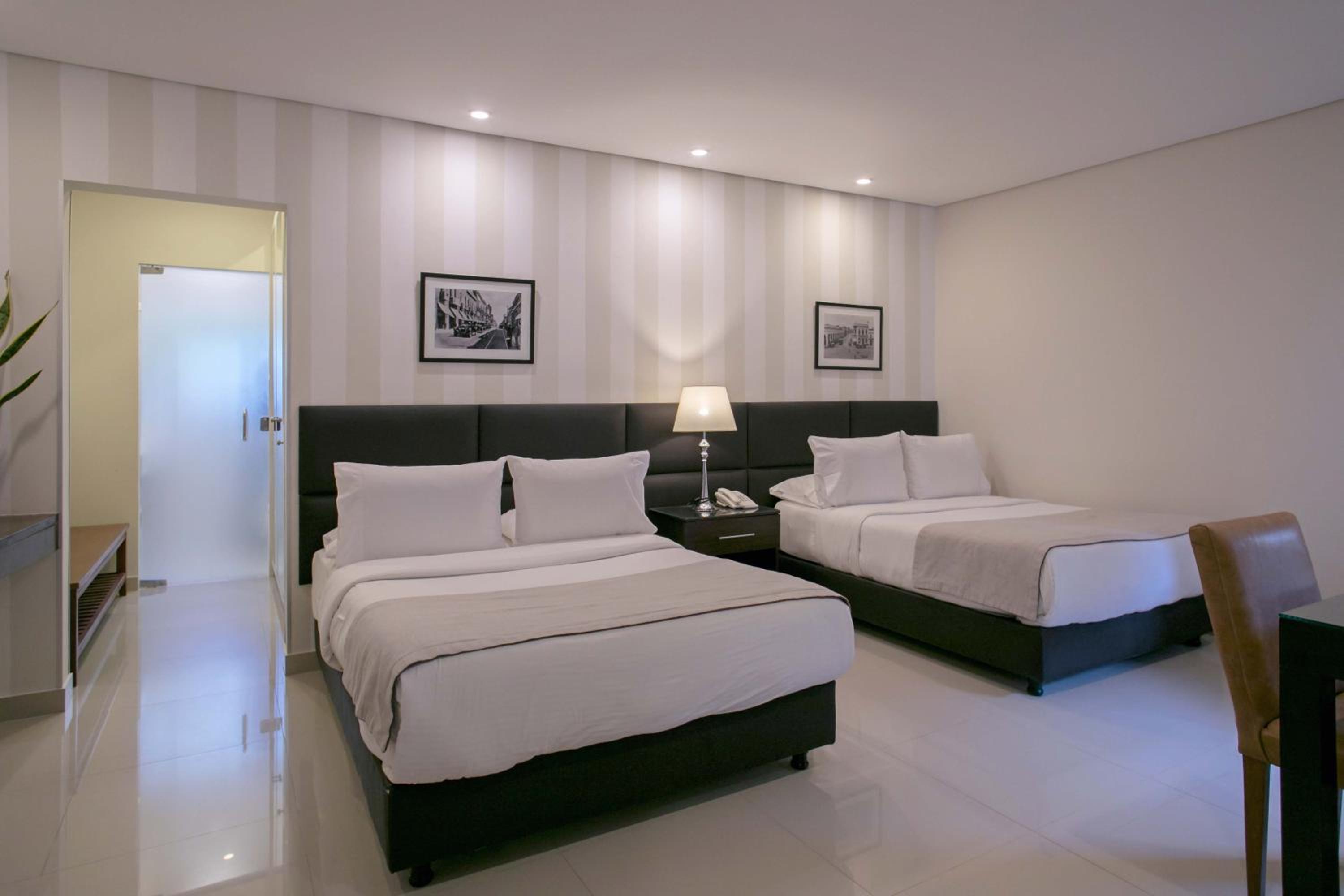 Executive Queen Room with Two Queen Beds photo 2