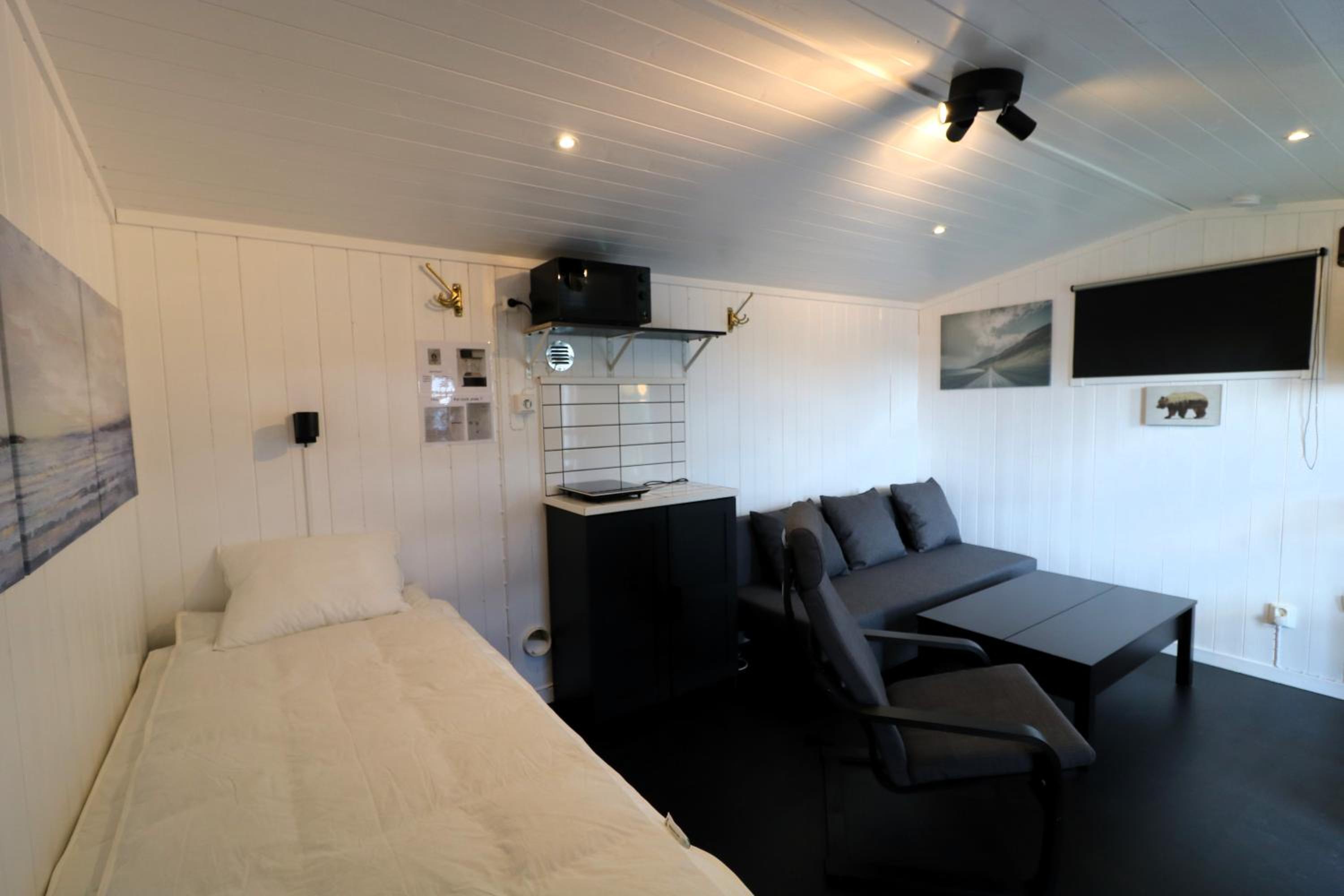 One-Bedroom House - Photo 10