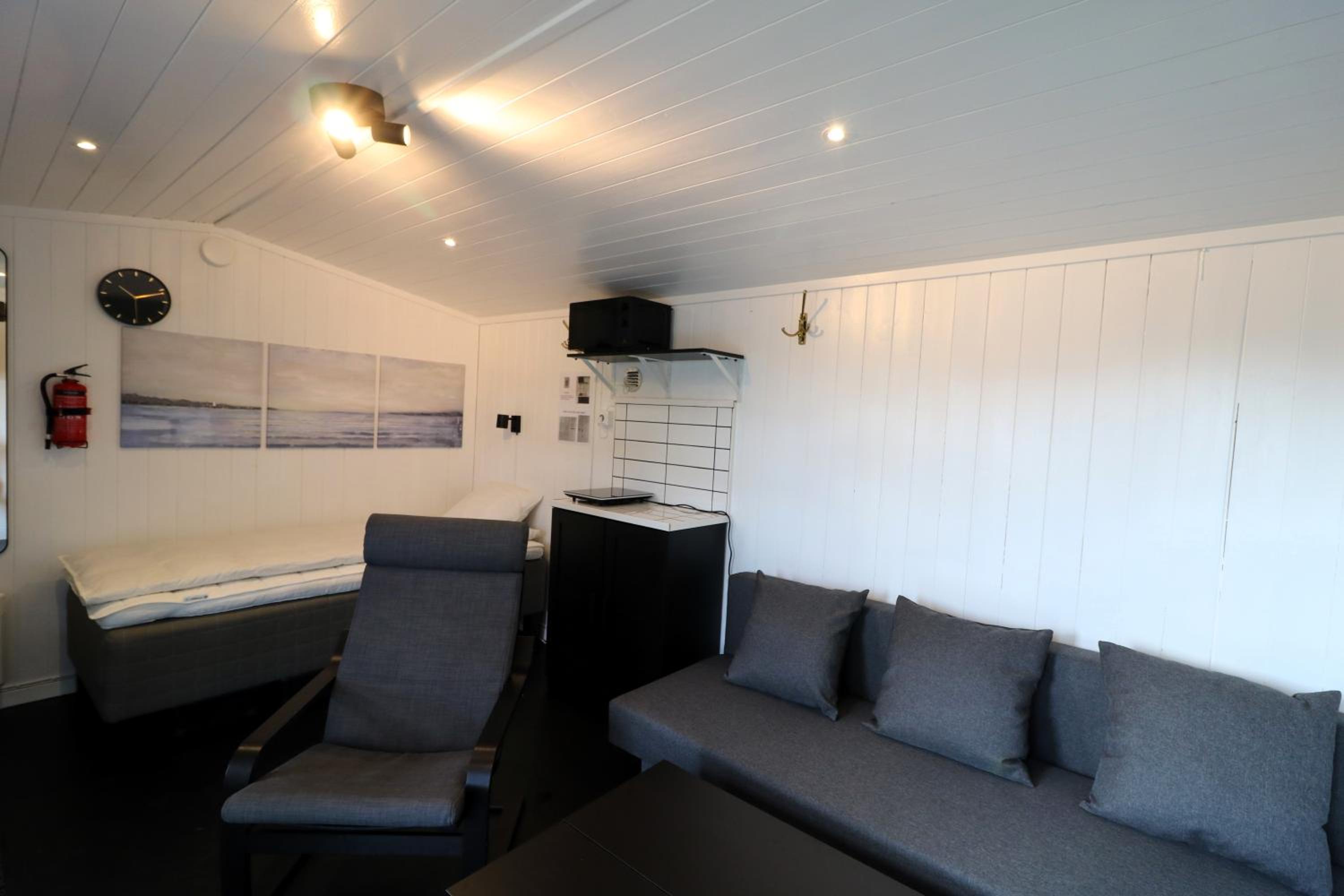 One-Bedroom House - Photo 8