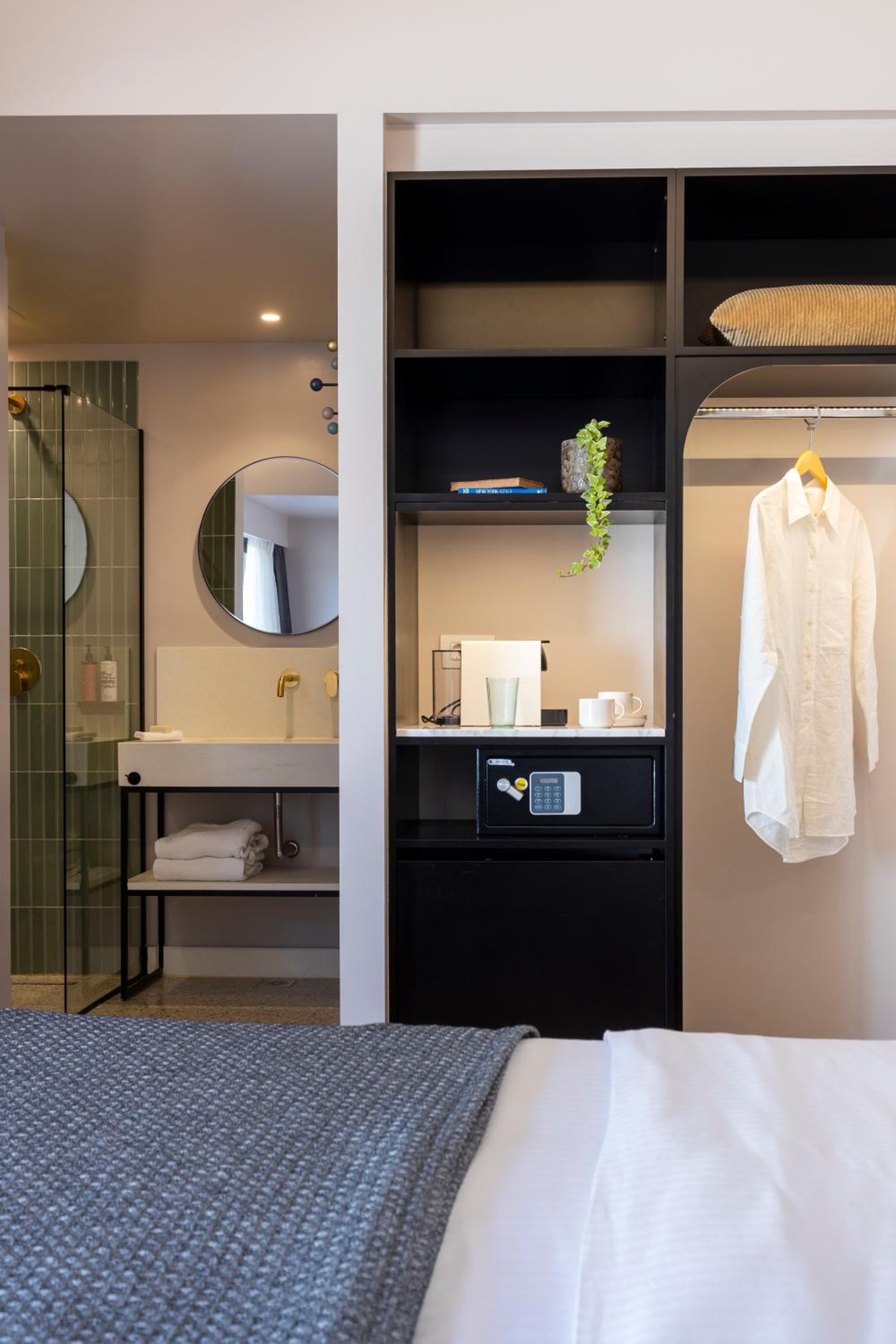 Deluxe Double Room with Balcony photo 1