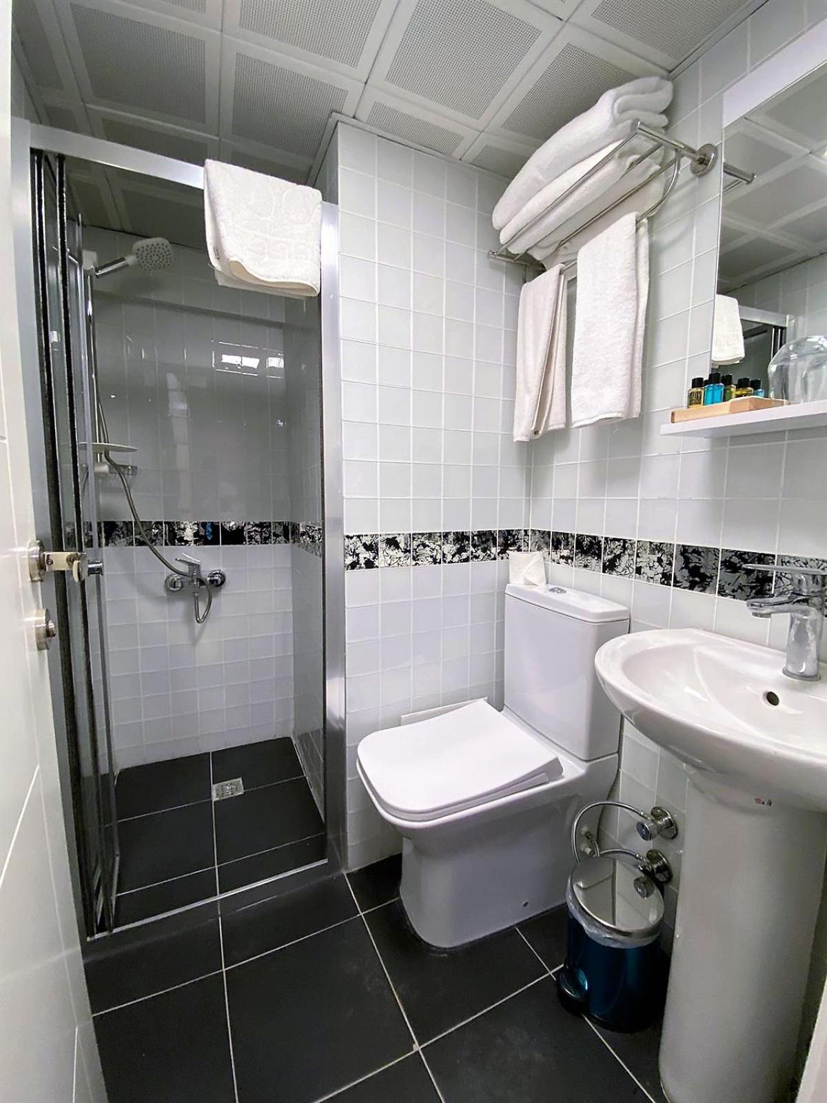 Budget Double Room photo 2