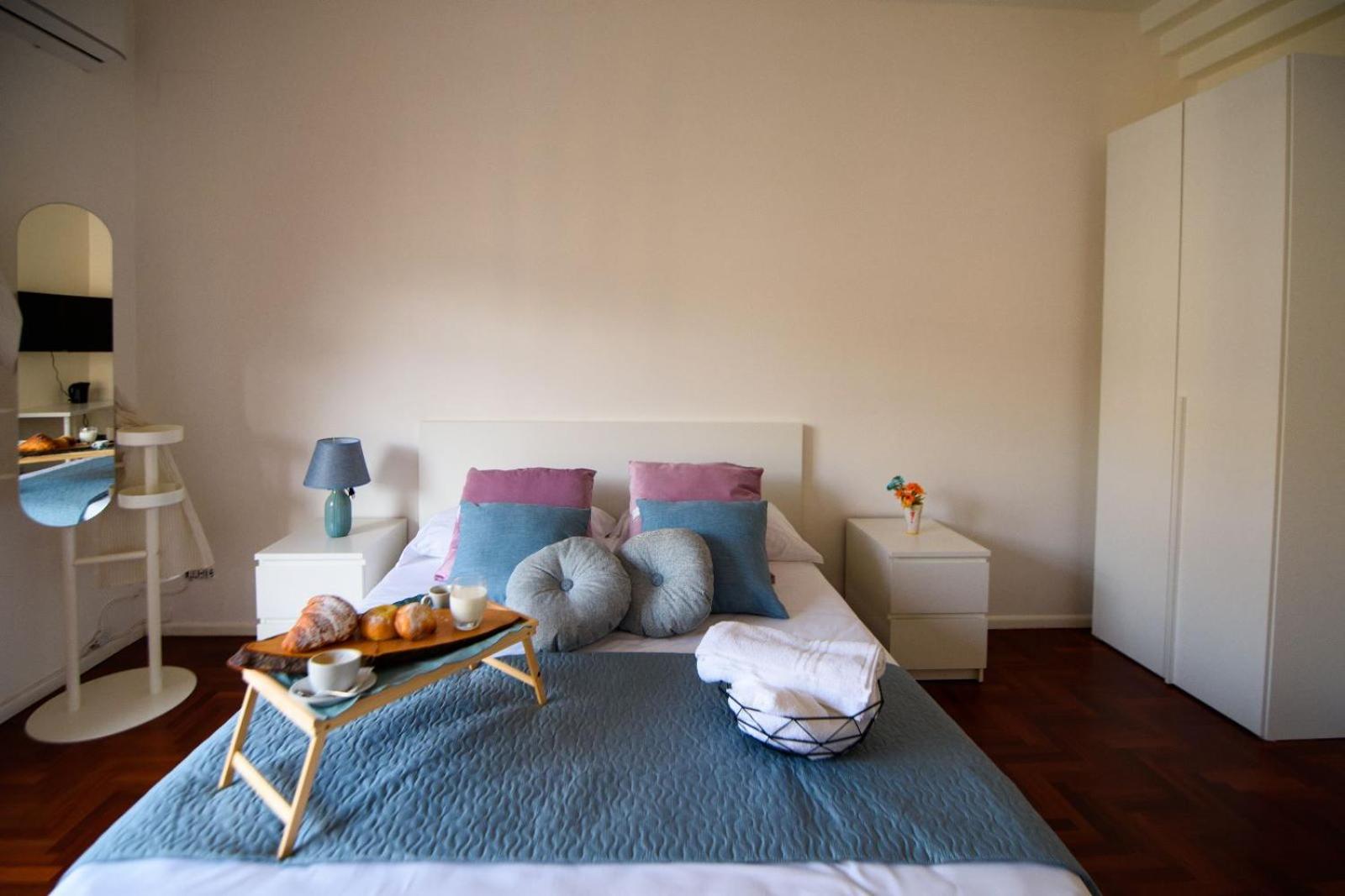 Standard Double Room With Shared Bathroom