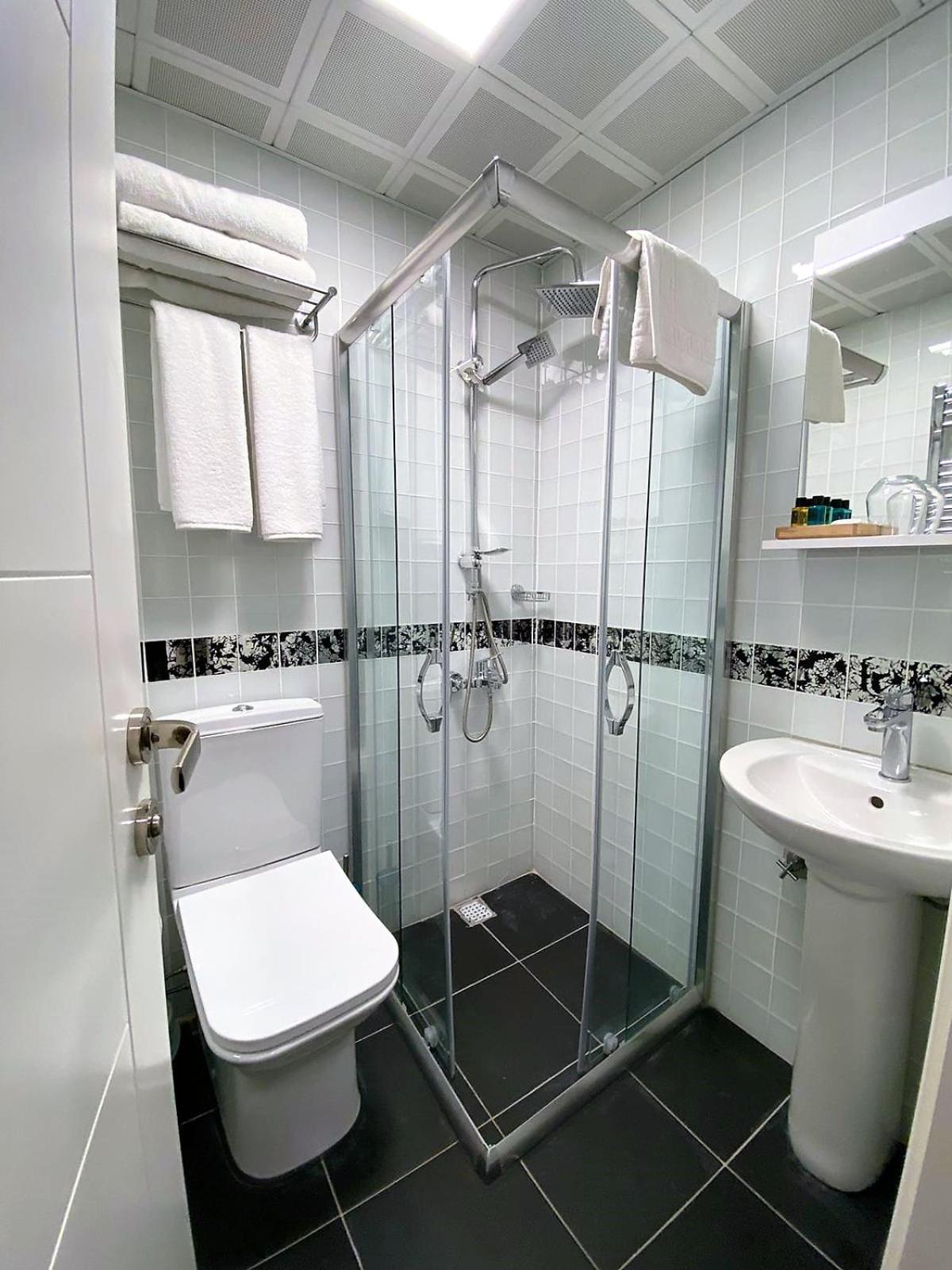 Standard Double Room photo 3