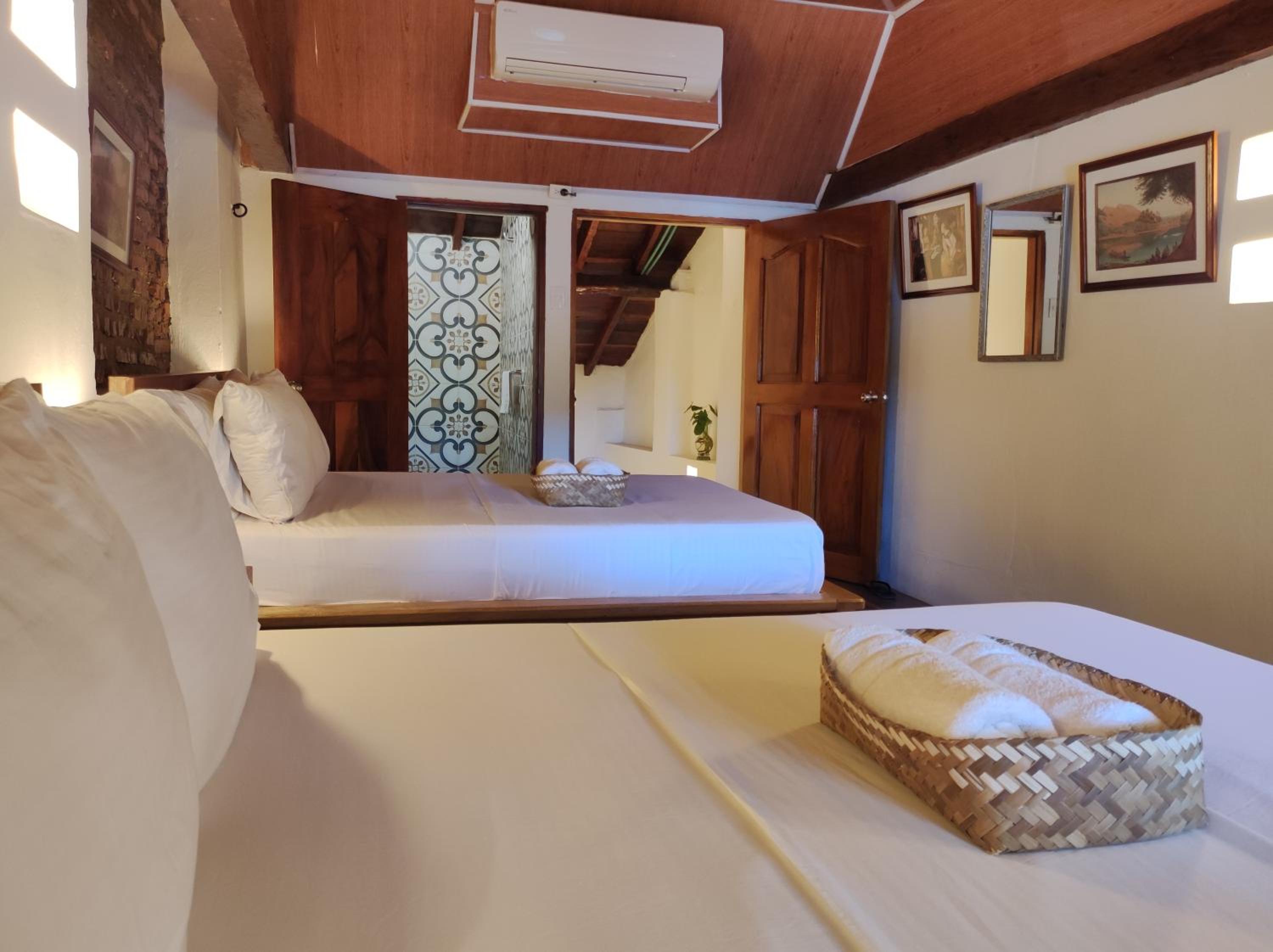 Quadruple Room with Private Bathroom photo 1