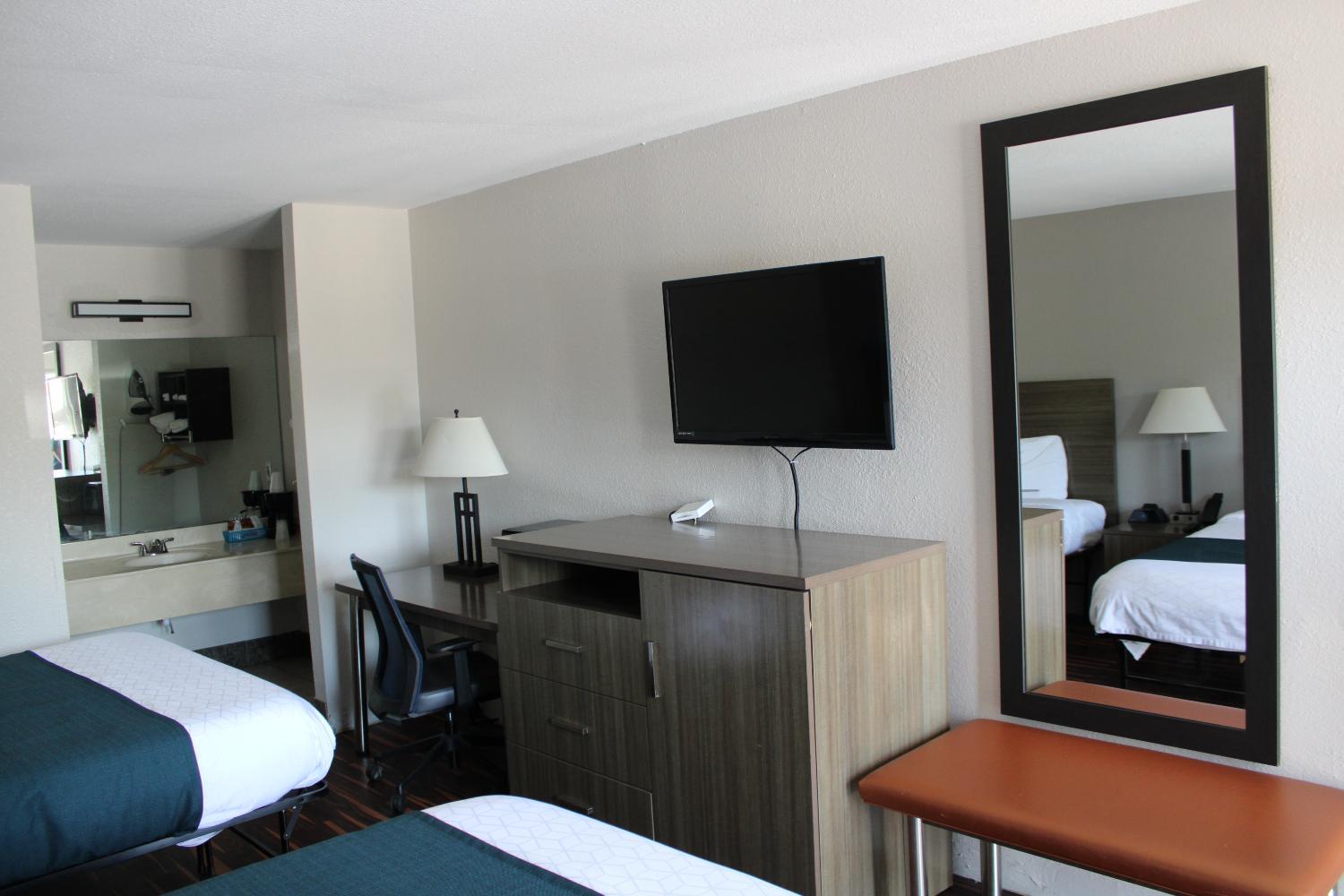 Queen Room with Two Queen Beds - Smoking - Photo 1