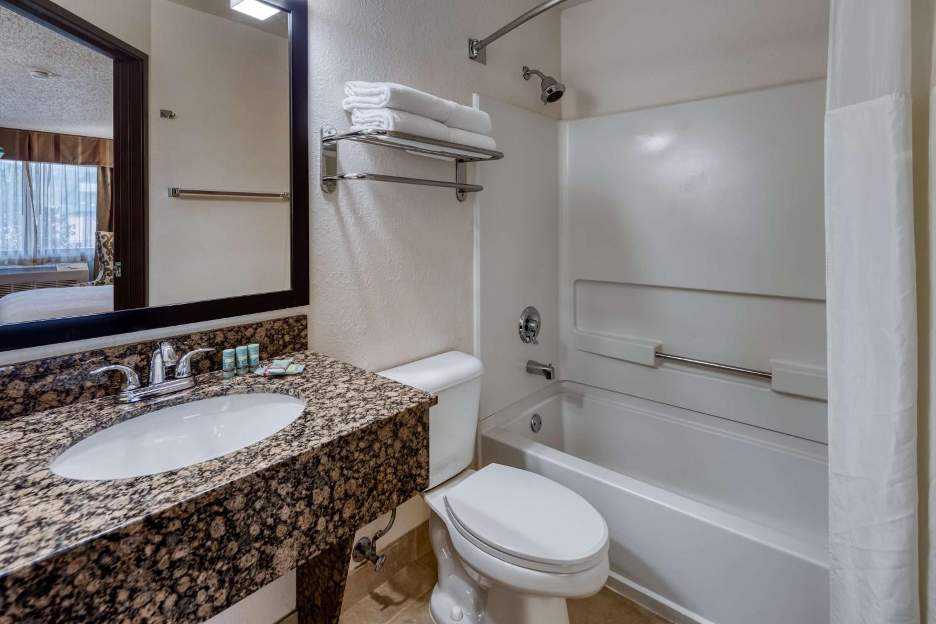 Queen Room with Two Queen Beds - Mobility Access - Photo 4