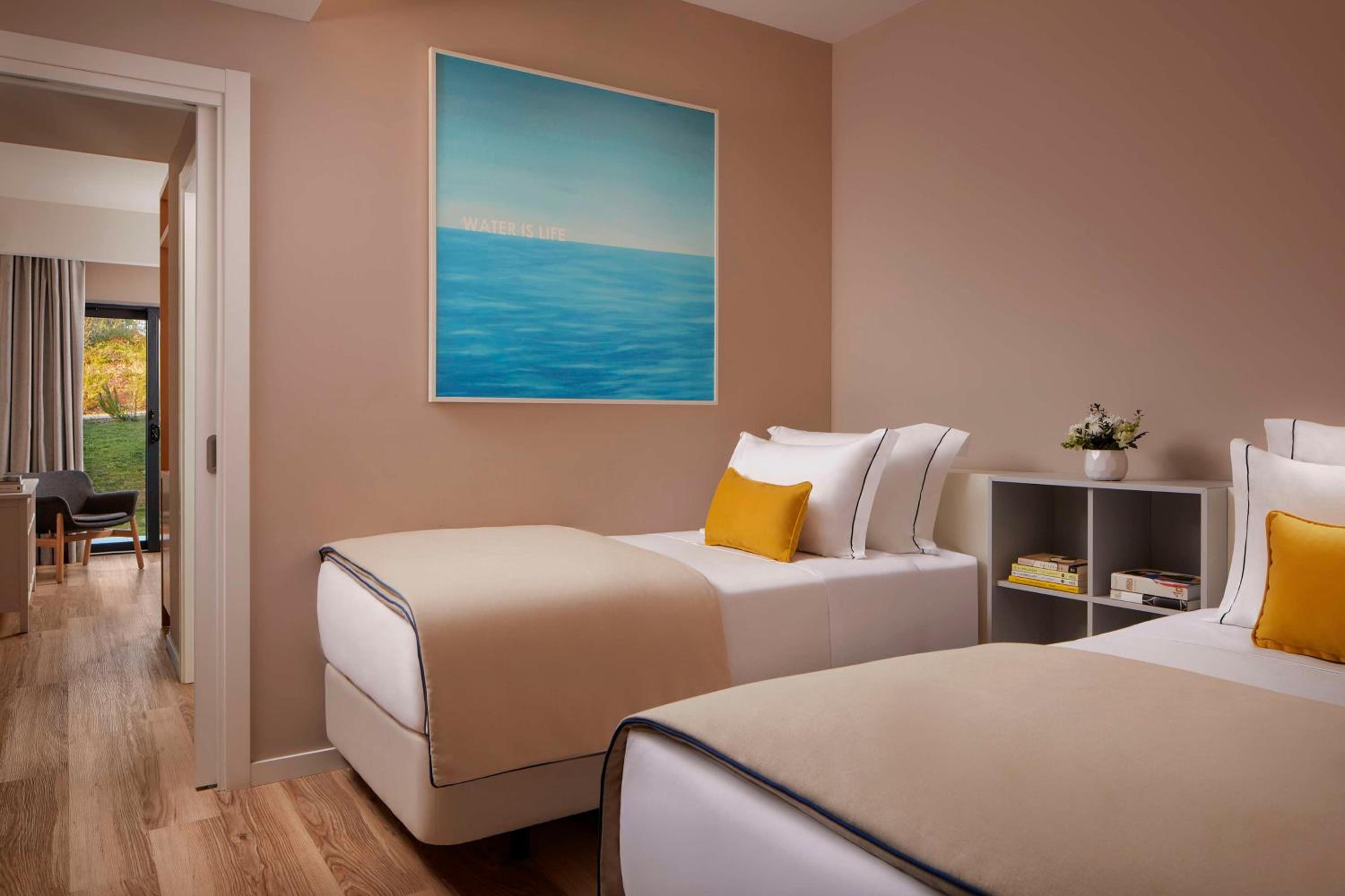 Family Deluxe Room - Photo 2