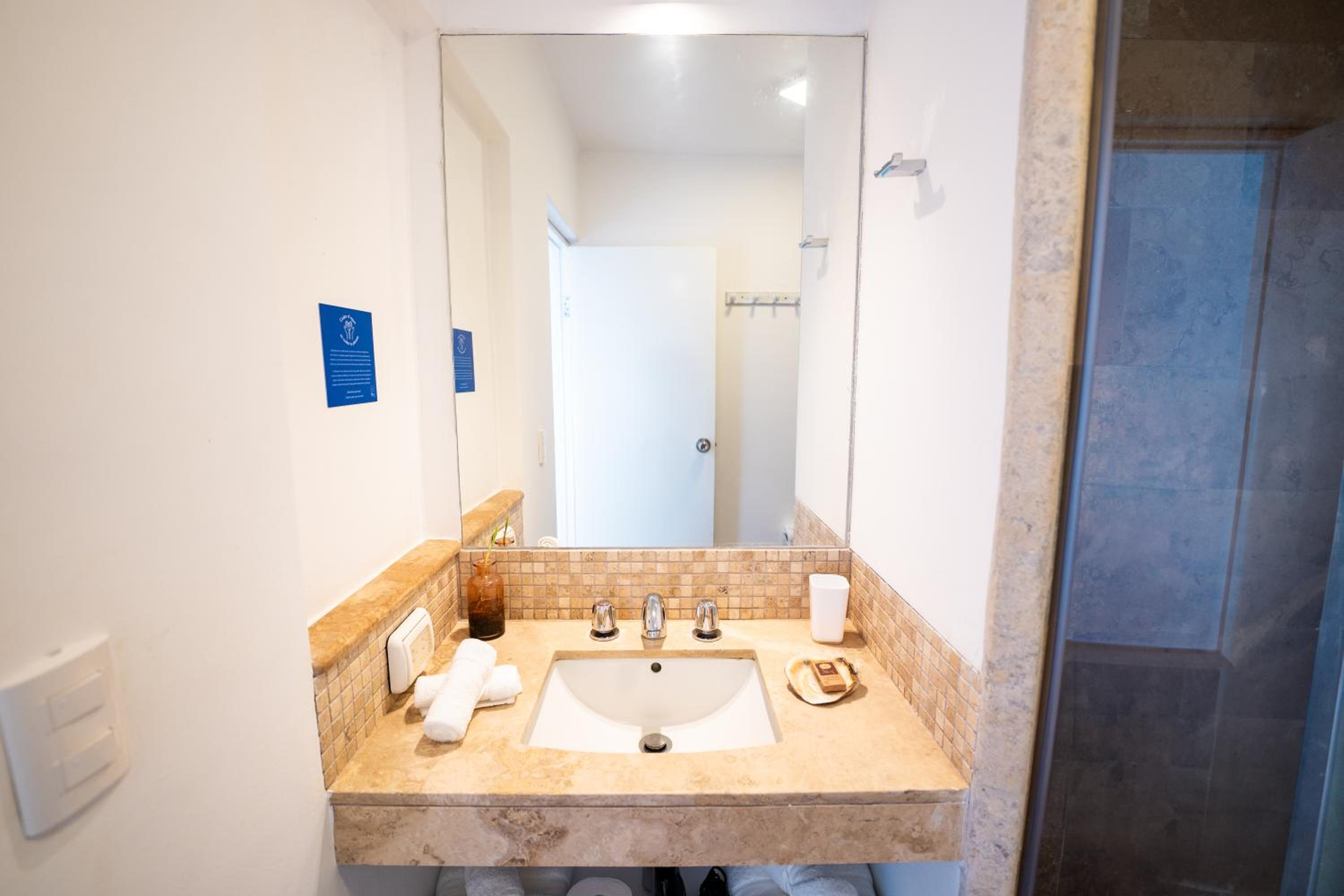 Deluxe Double Room with Sea View - Photo 7