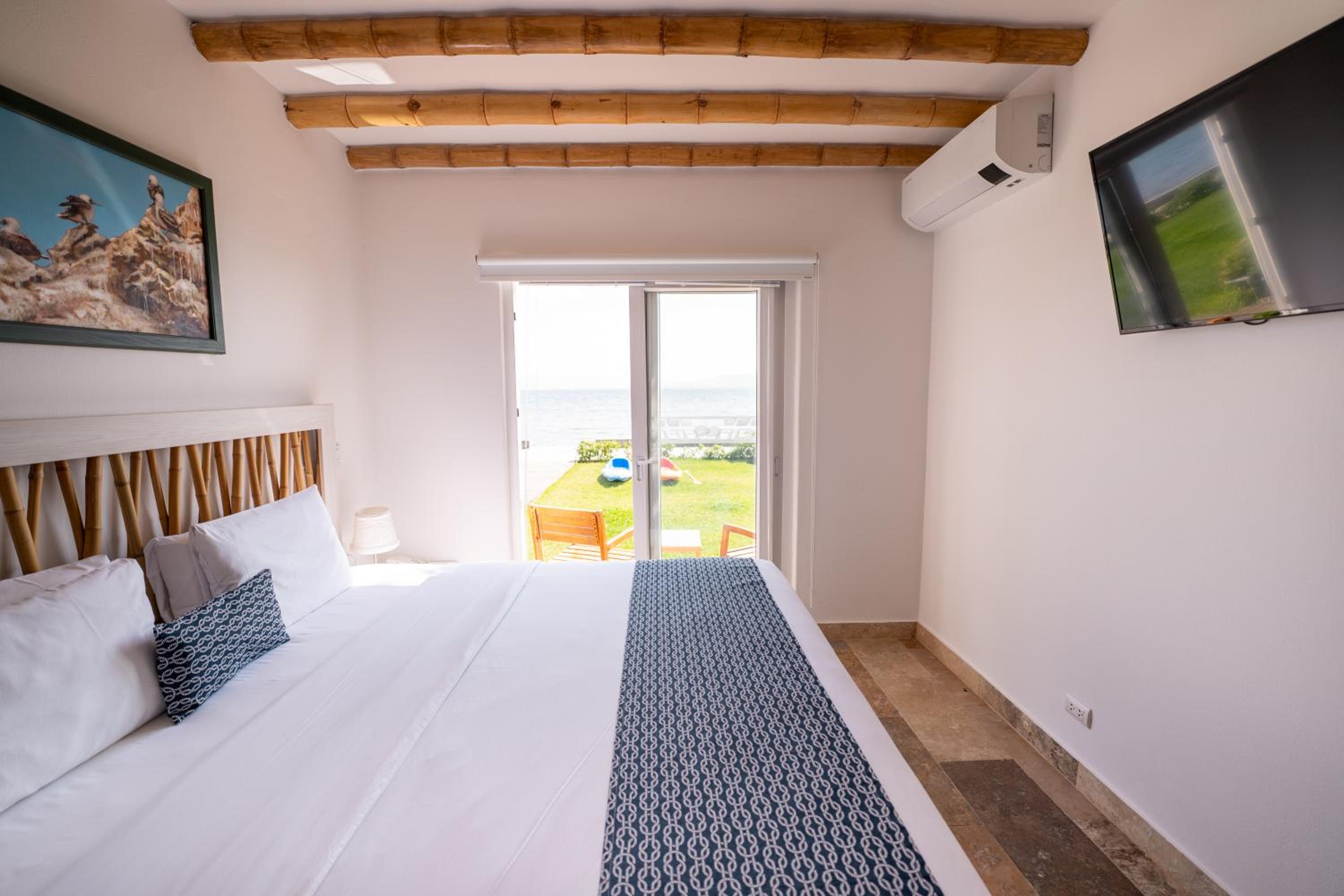 Deluxe Double Room with Sea View - Photo 5