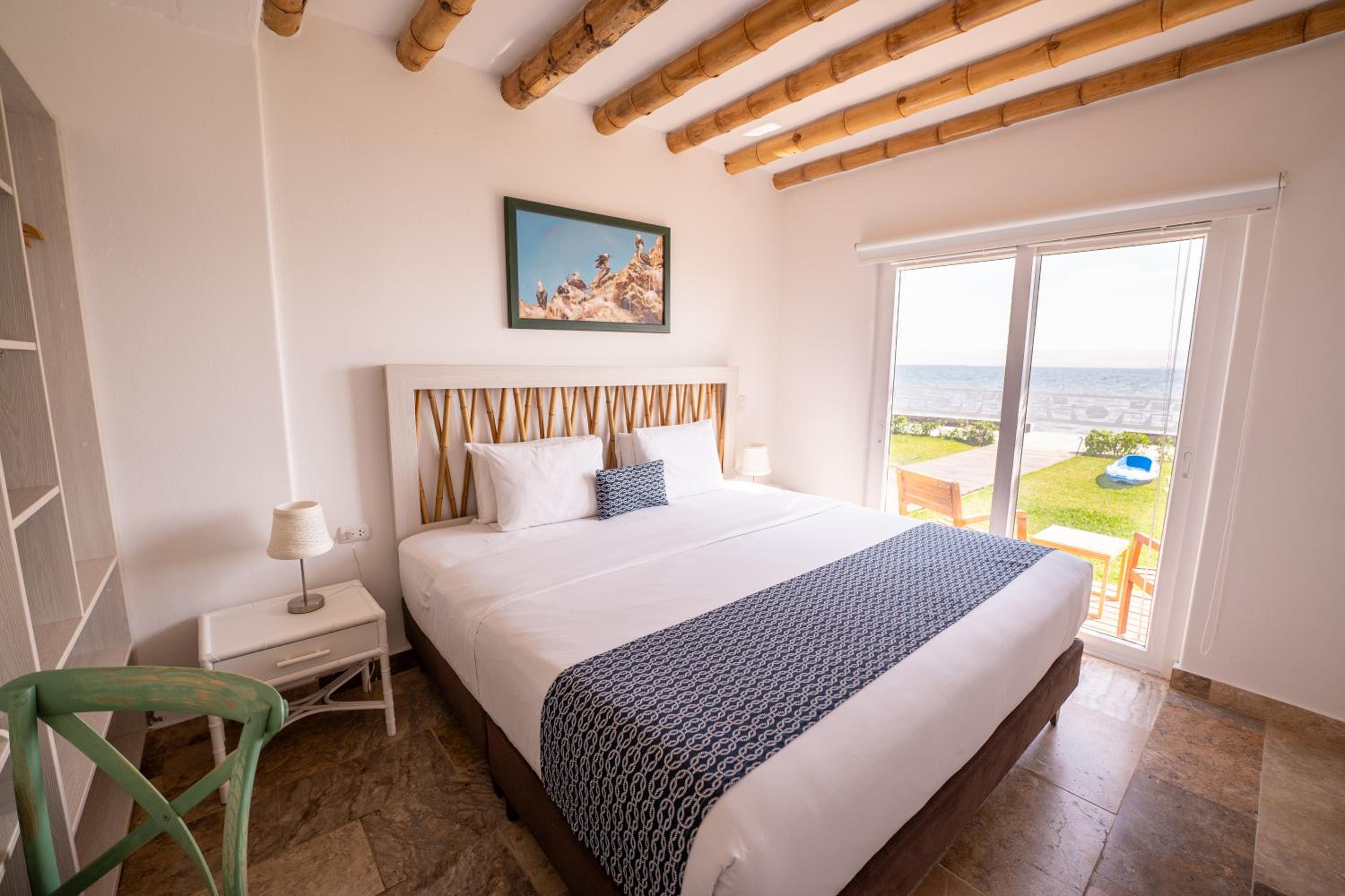 Deluxe Double Room with Sea View - Photo 3