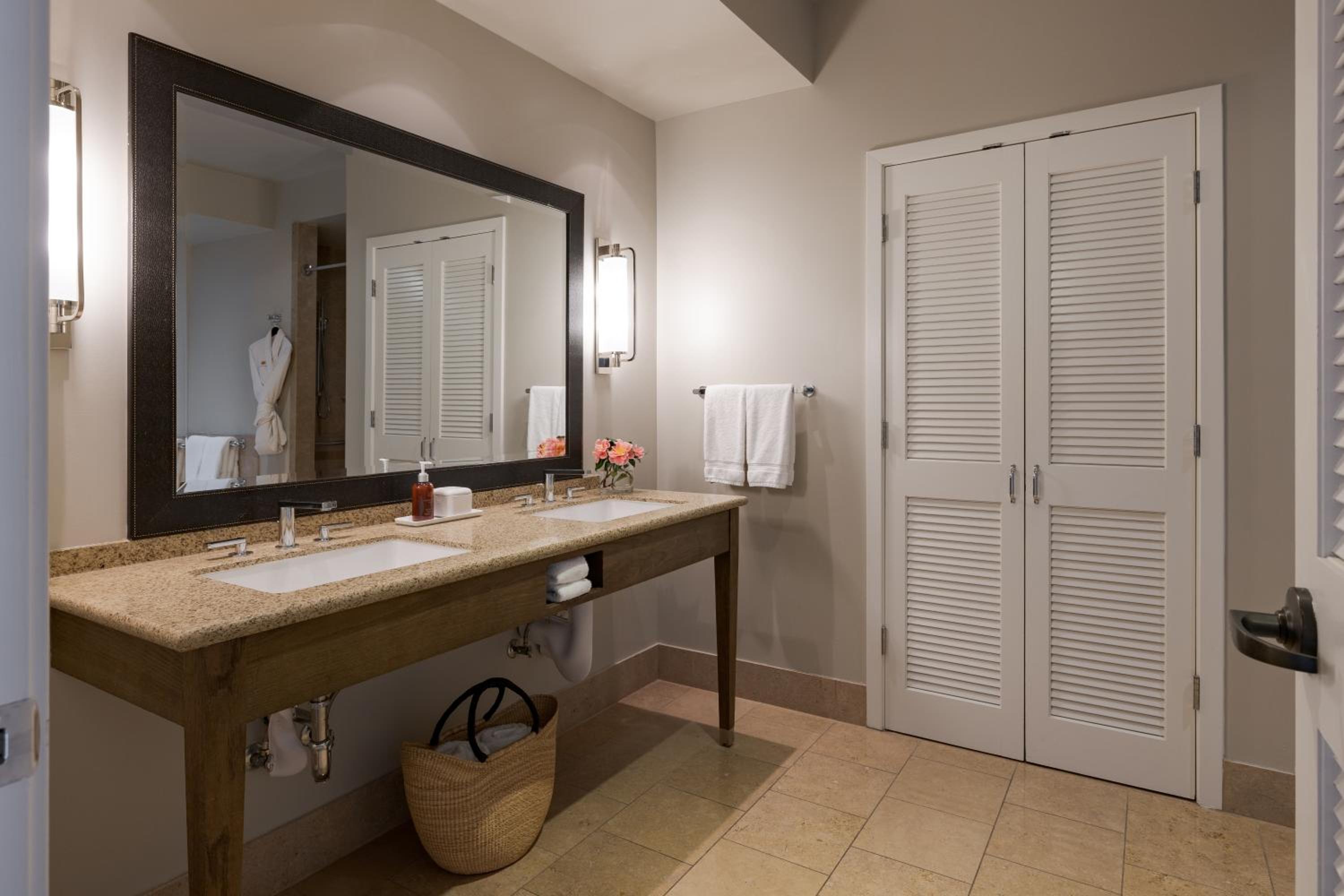 Suite with Double Beds and Accessible Shower - Disability Access
