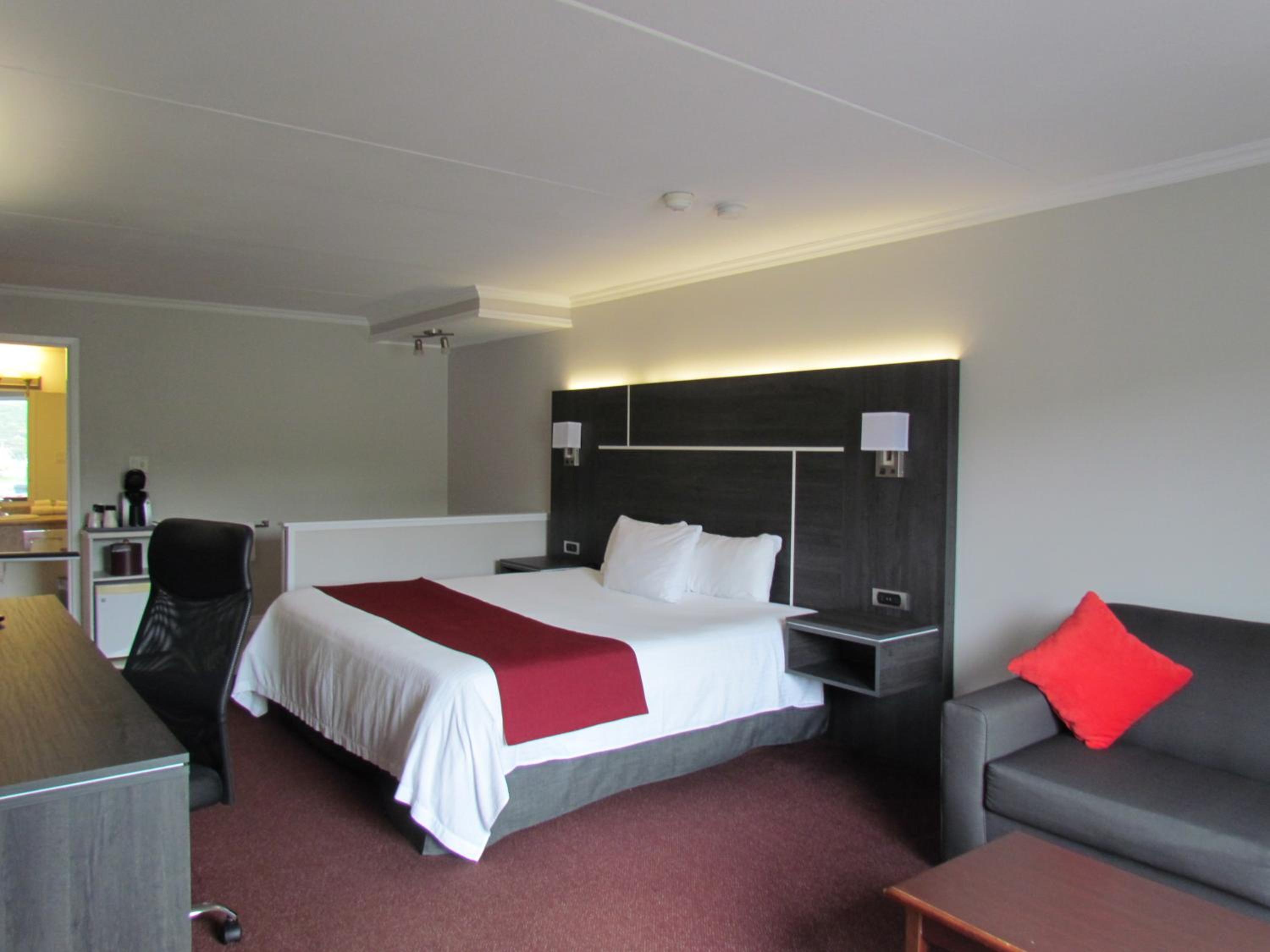 King Room - Non-Smoking - Photo 1