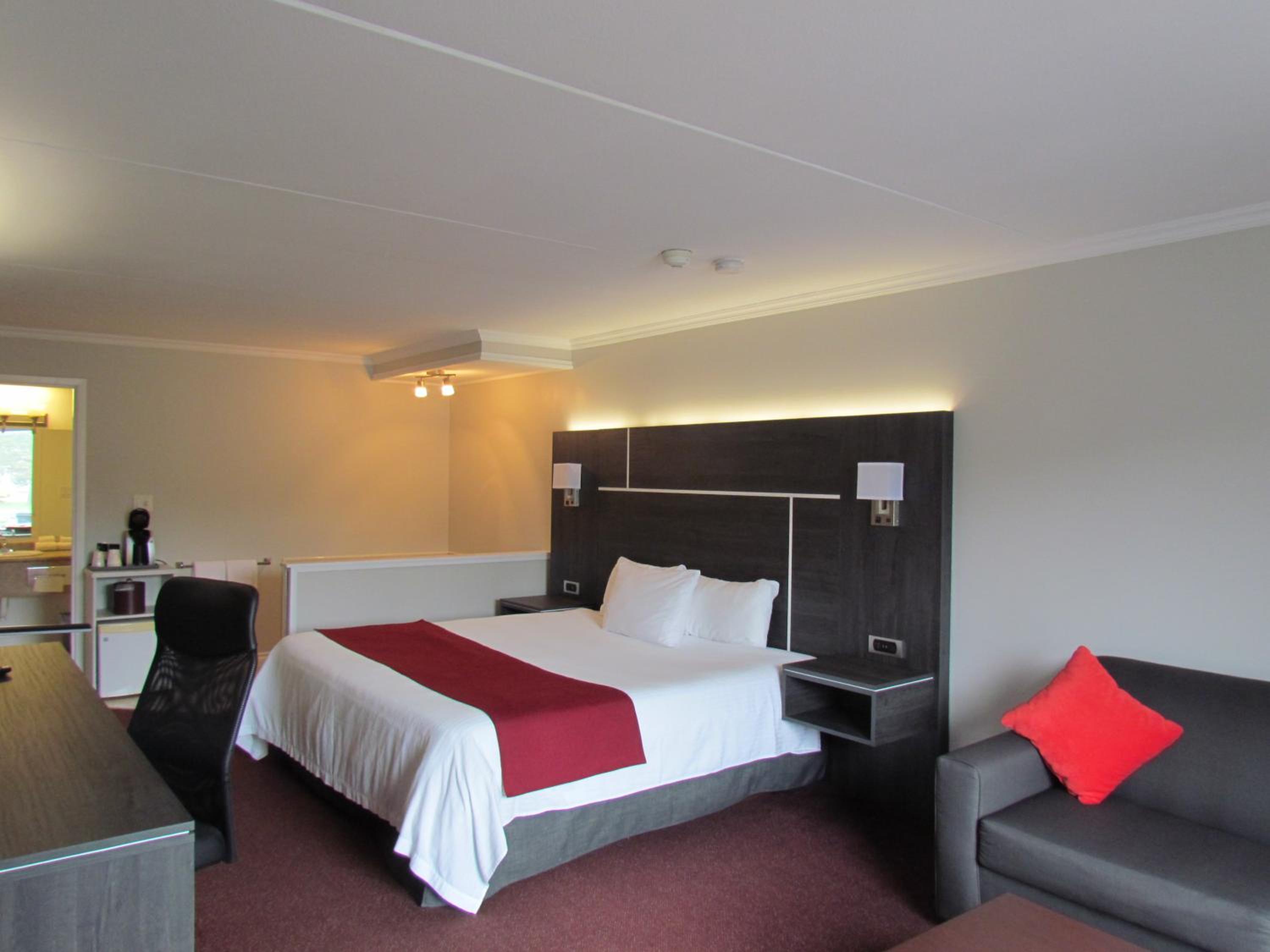 King Room - Non-Smoking - Photo 5
