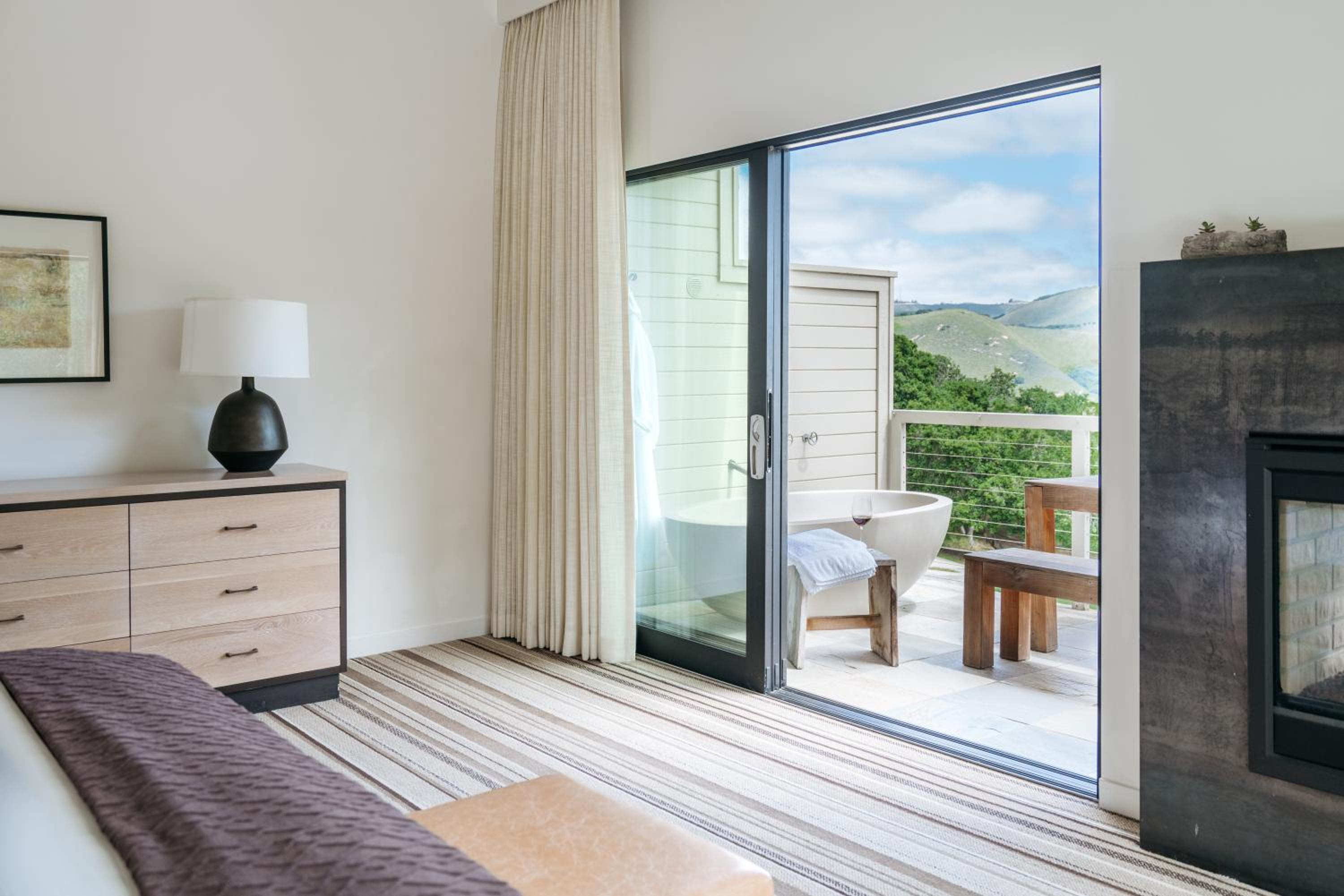 King Suite with Outdoor Tub - Photo 7