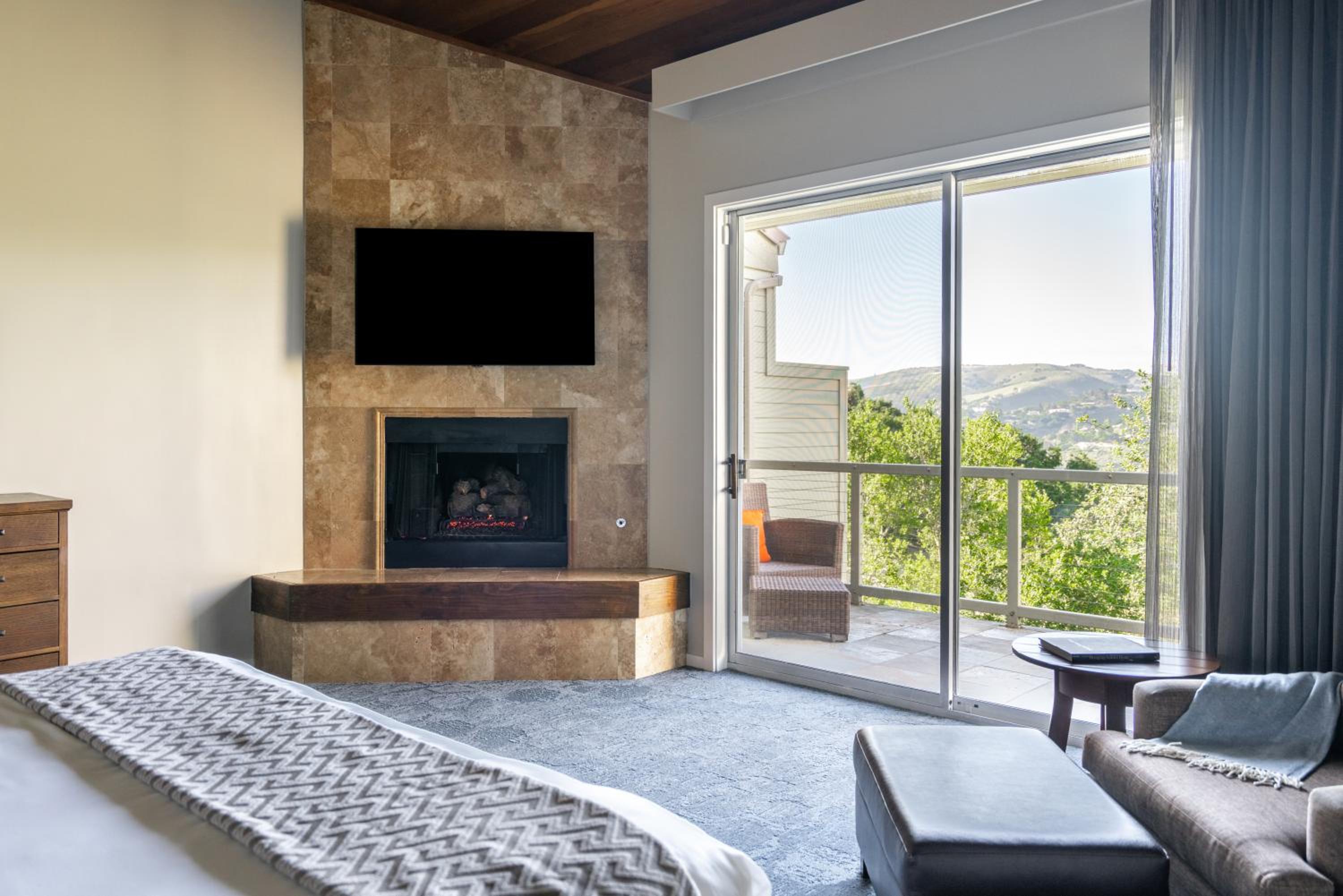 Hilltop Ranch King Suite with Outdoor Tub - Photo 8
