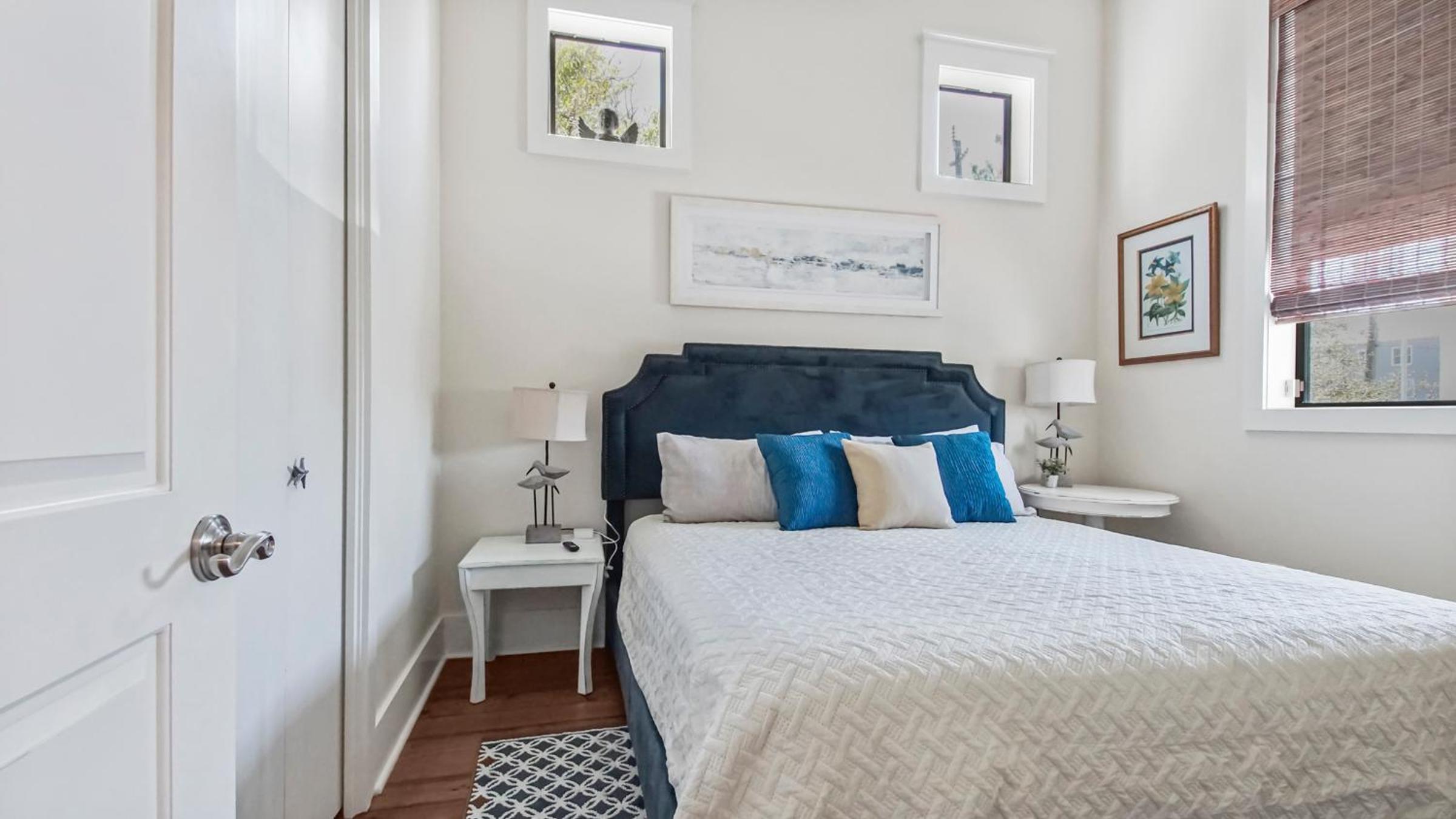 Five-Bedroom House photo 2
