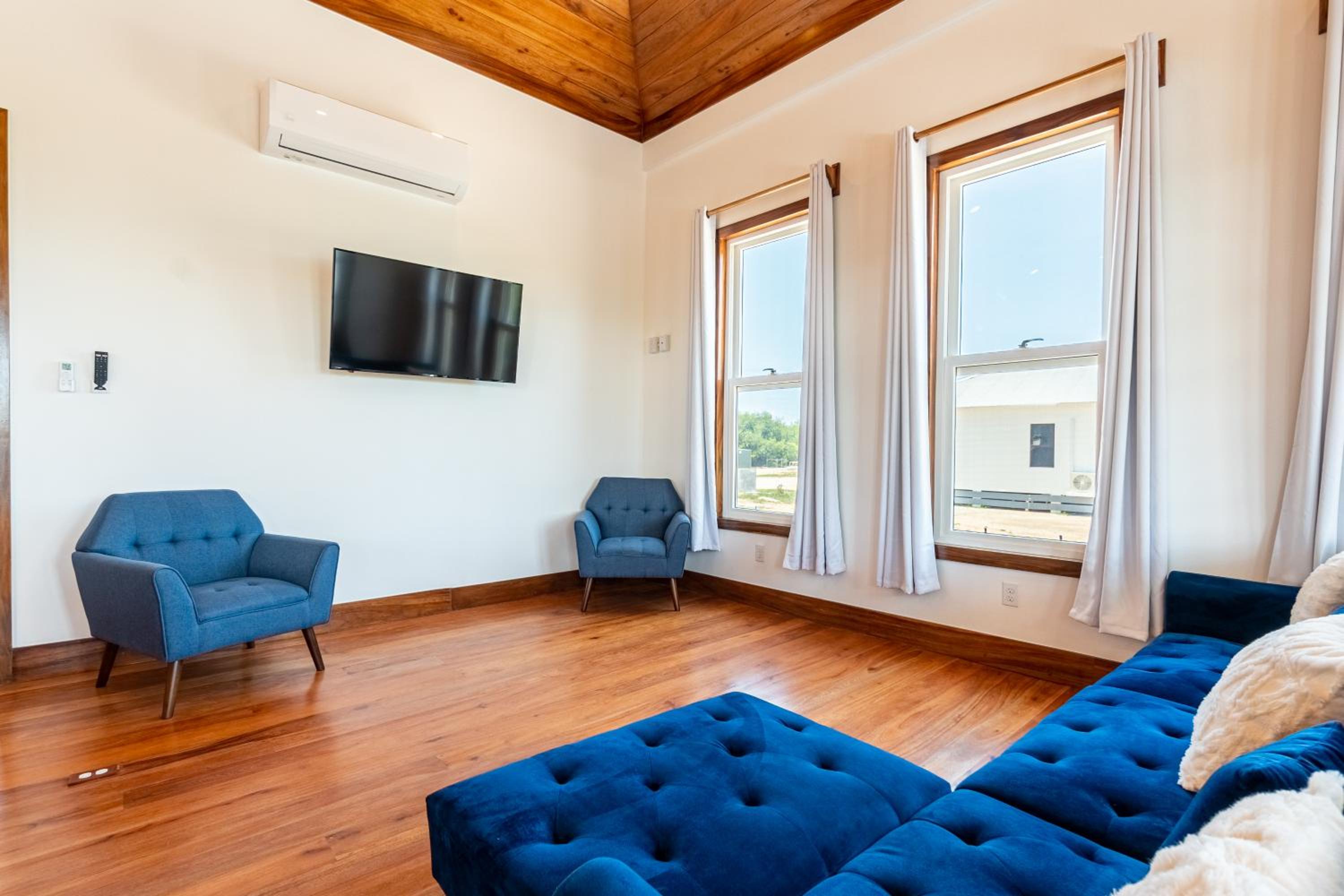 Three-Bedroom House photo 2