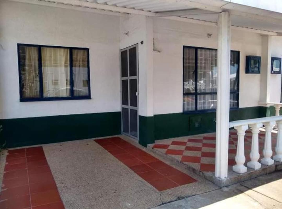 Three-Bedroom House photo 2