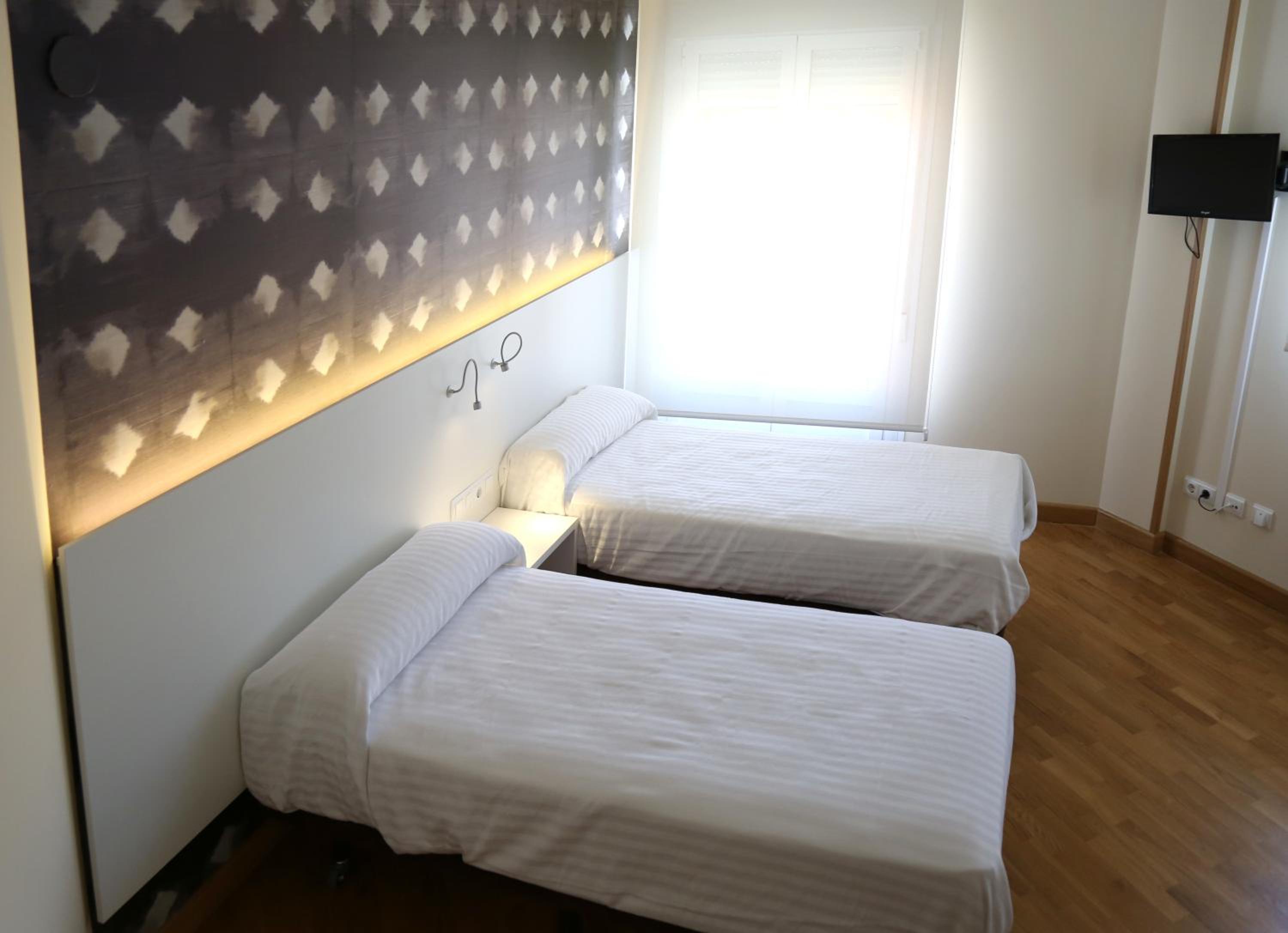 Double Room 2 beds with Private Bathroom  - Photo 1