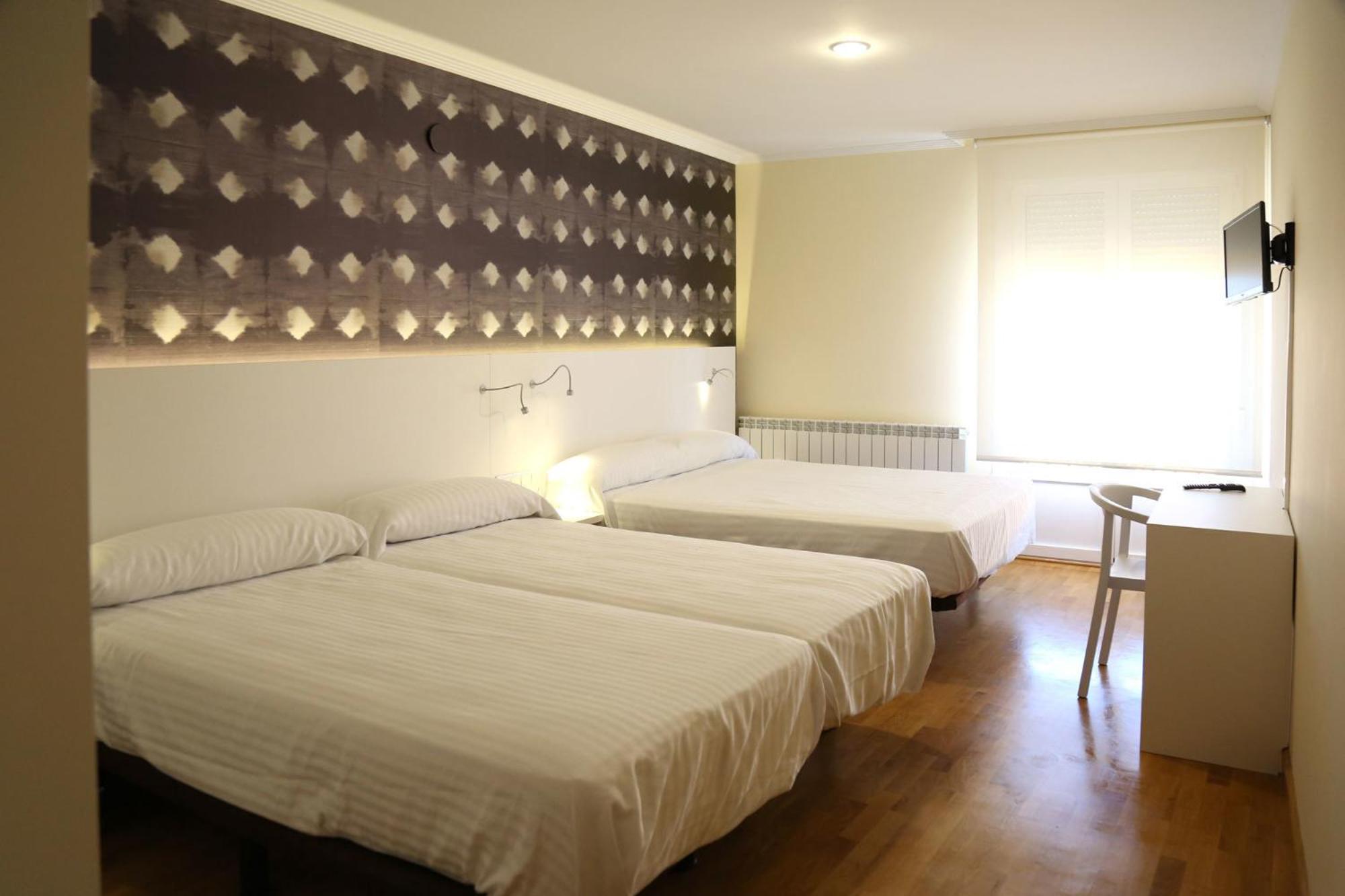 Triple Room with Private Bathroom - Photo 1